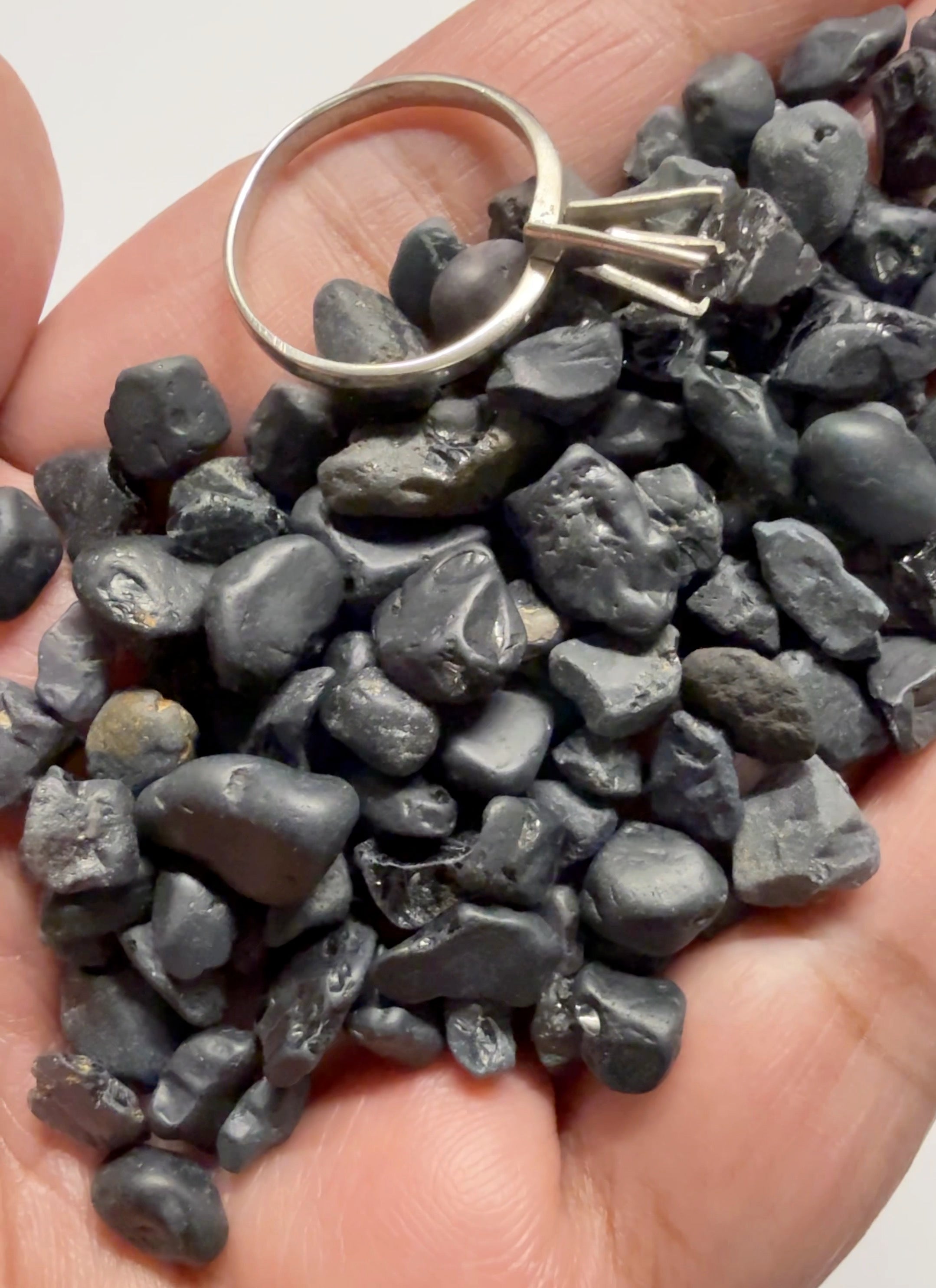 Black Spinels, Specimen Grade, Untreated Unheated. From Mozambique, blind pour, price per stone