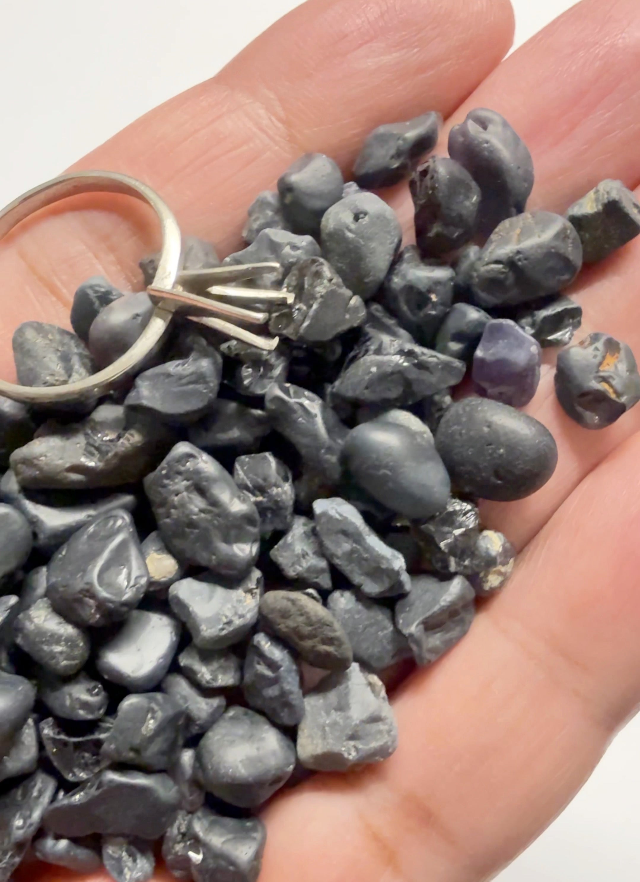 Black Spinels, Specimen Grade, Untreated Unheated. From Mozambique, blind pour, price per stone