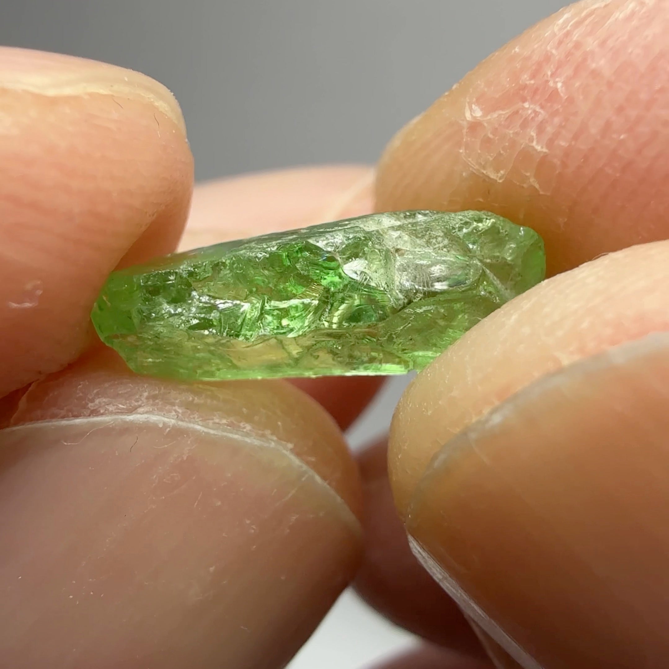 Tsavorite Garnet, Tanzania, 3.16ct, Untreated Unheated, cracks on the outside, inside VS-Si challenging shape, maybe cut a baguette shape