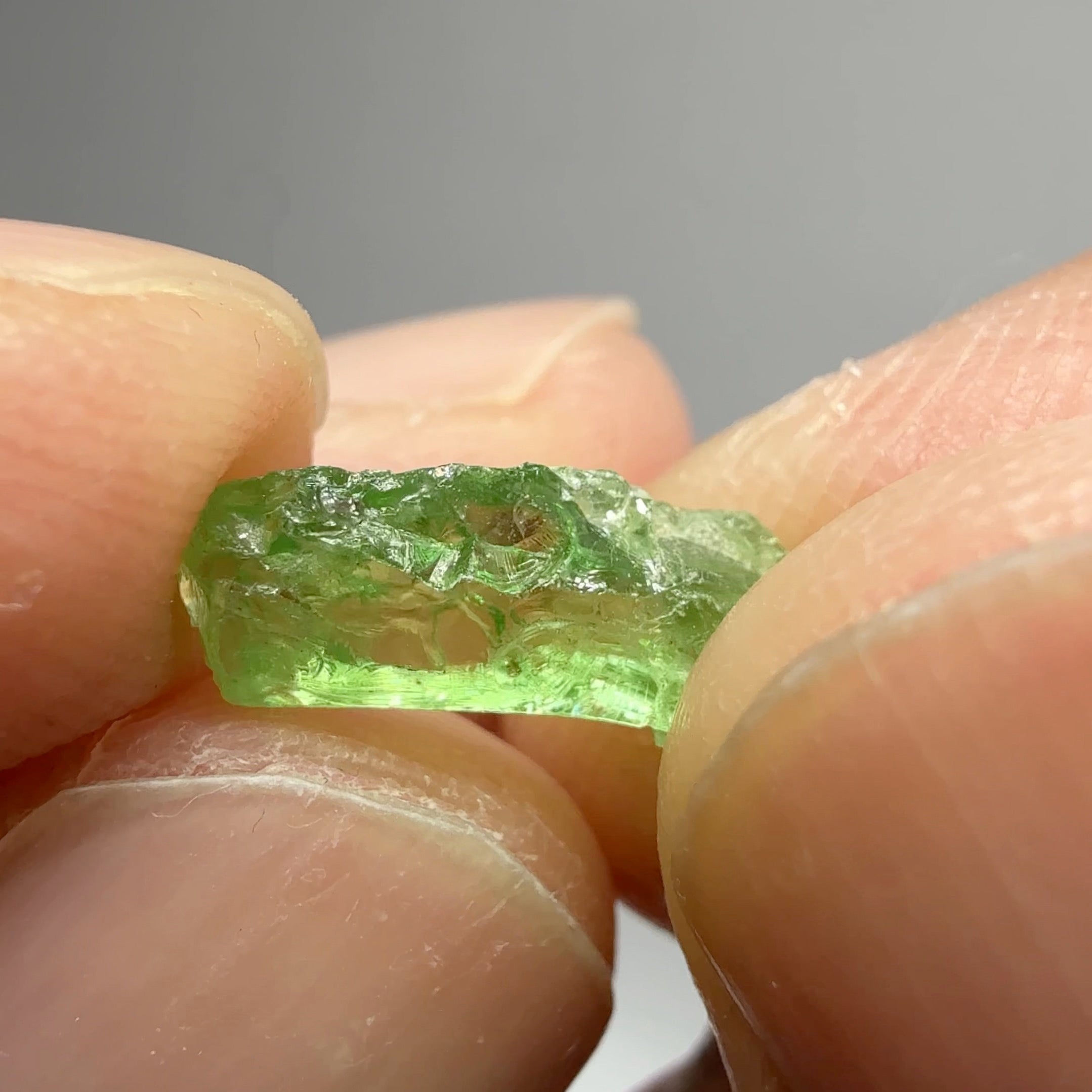 Tsavorite Garnet, Tanzania, 3.16ct, Untreated Unheated, cracks on the outside, inside VS-Si challenging shape, maybe cut a baguette shape