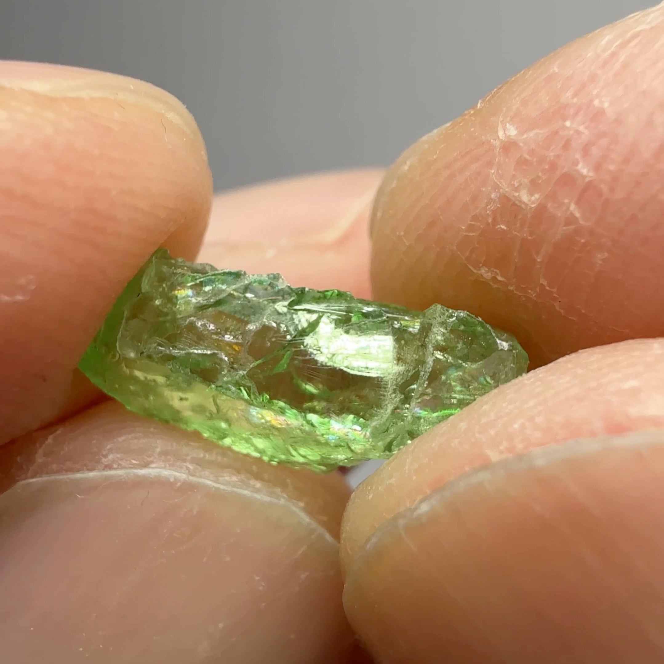 Tsavorite Garnet, Tanzania, 3.16ct, Untreated Unheated, cracks on the outside, inside VS-Si challenging shape, maybe cut a baguette shape