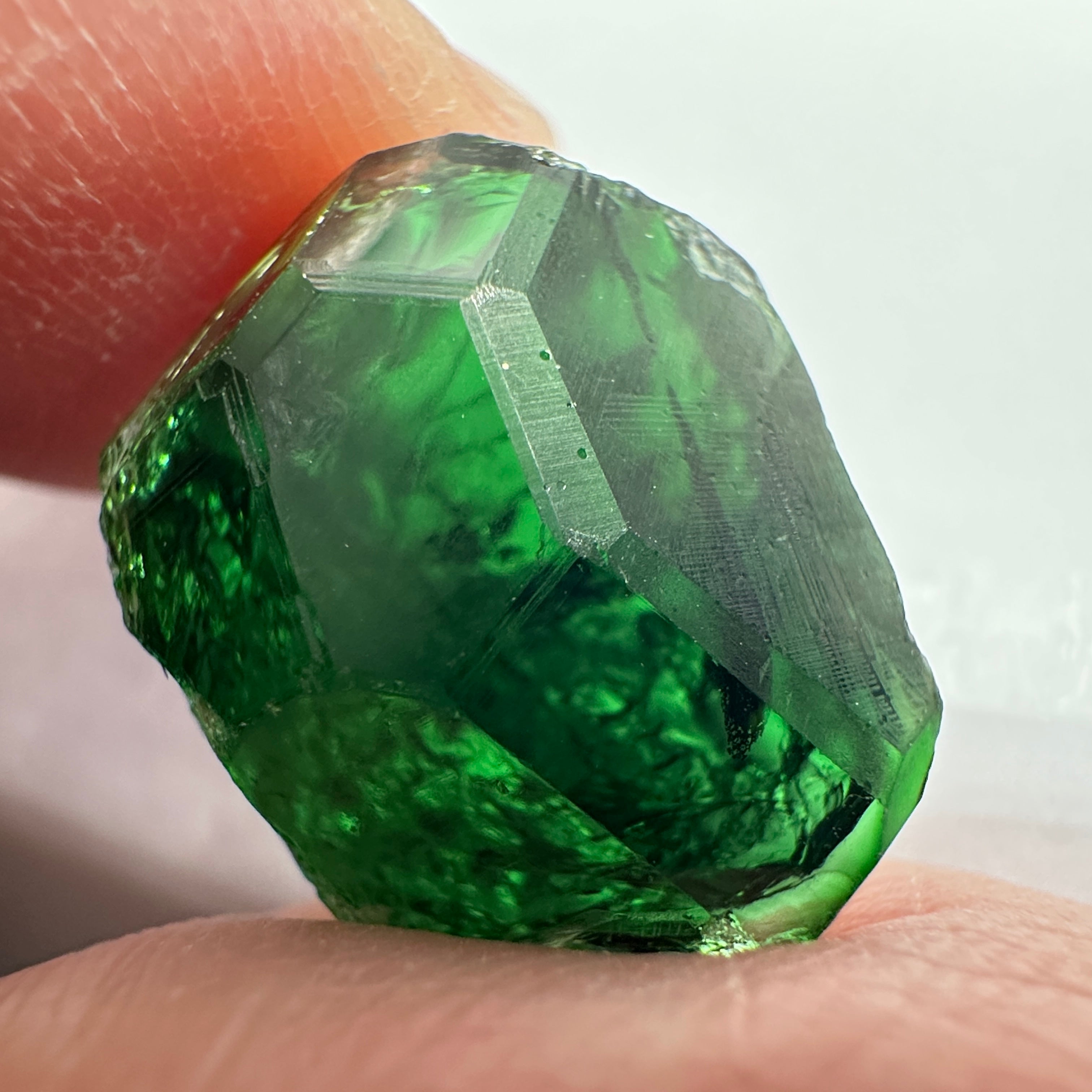 Chrome Tourmaline, 14.90ct, Tanzania, Untreated Unheated, VVS-IF with one spot, I have circled the spot in red on one of the pictures, stone is dark and shown in different lights and backgrounds, see all pictures.