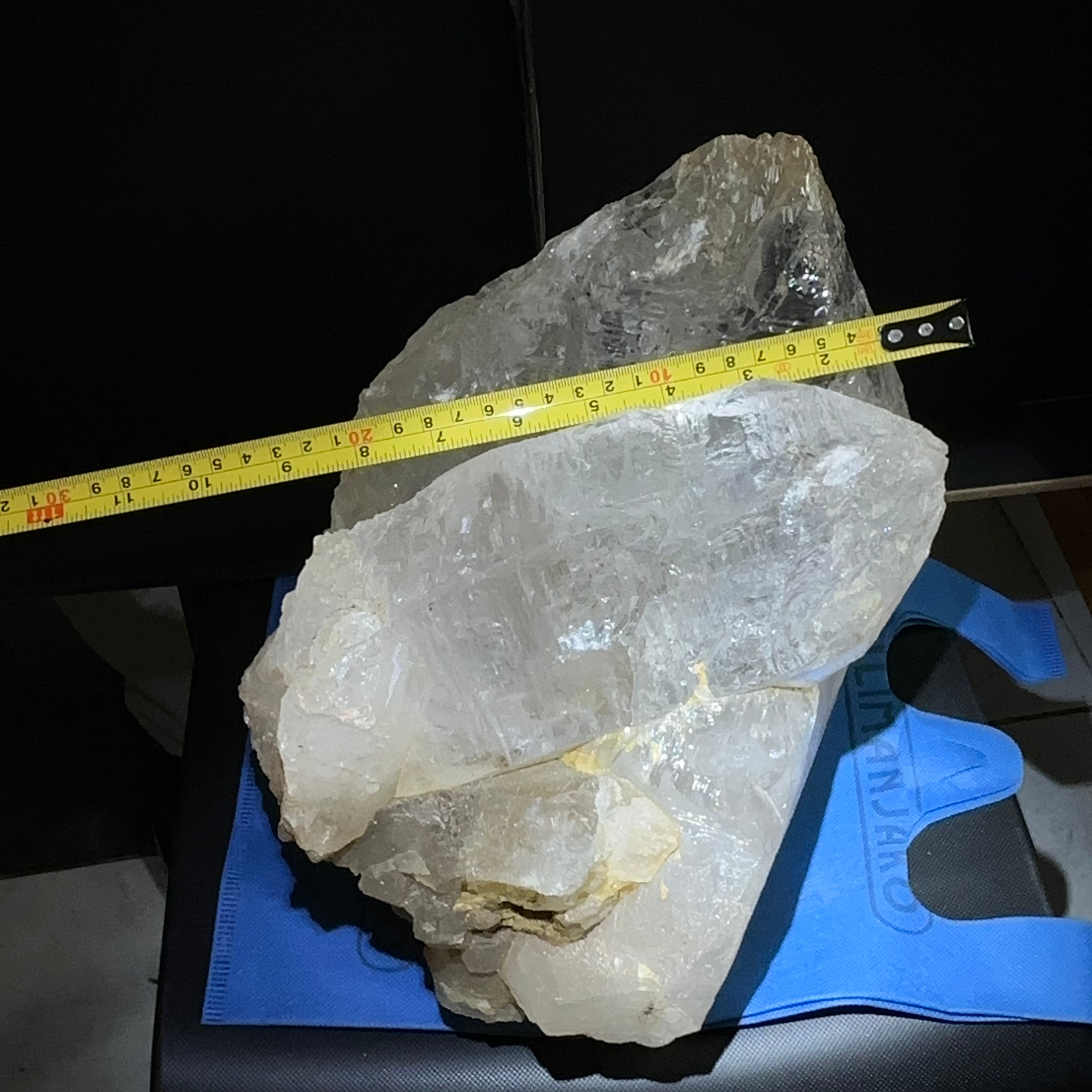 MONDO QUARTZ crystal cluster, 16.52kg, Mondo, Tanzania, very very rare, see the video and note the rainbows in the crystal