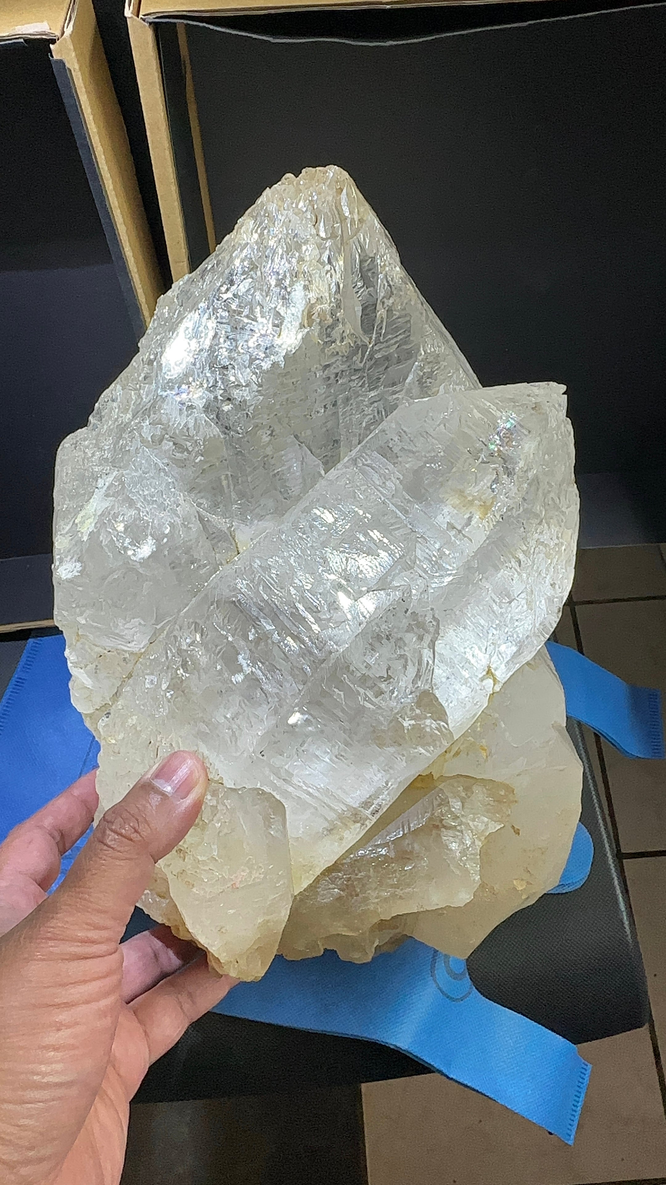 MONDO QUARTZ crystal cluster, 16.52kg, Mondo, Tanzania, very very rare, see the video and note the rainbows in the crystal