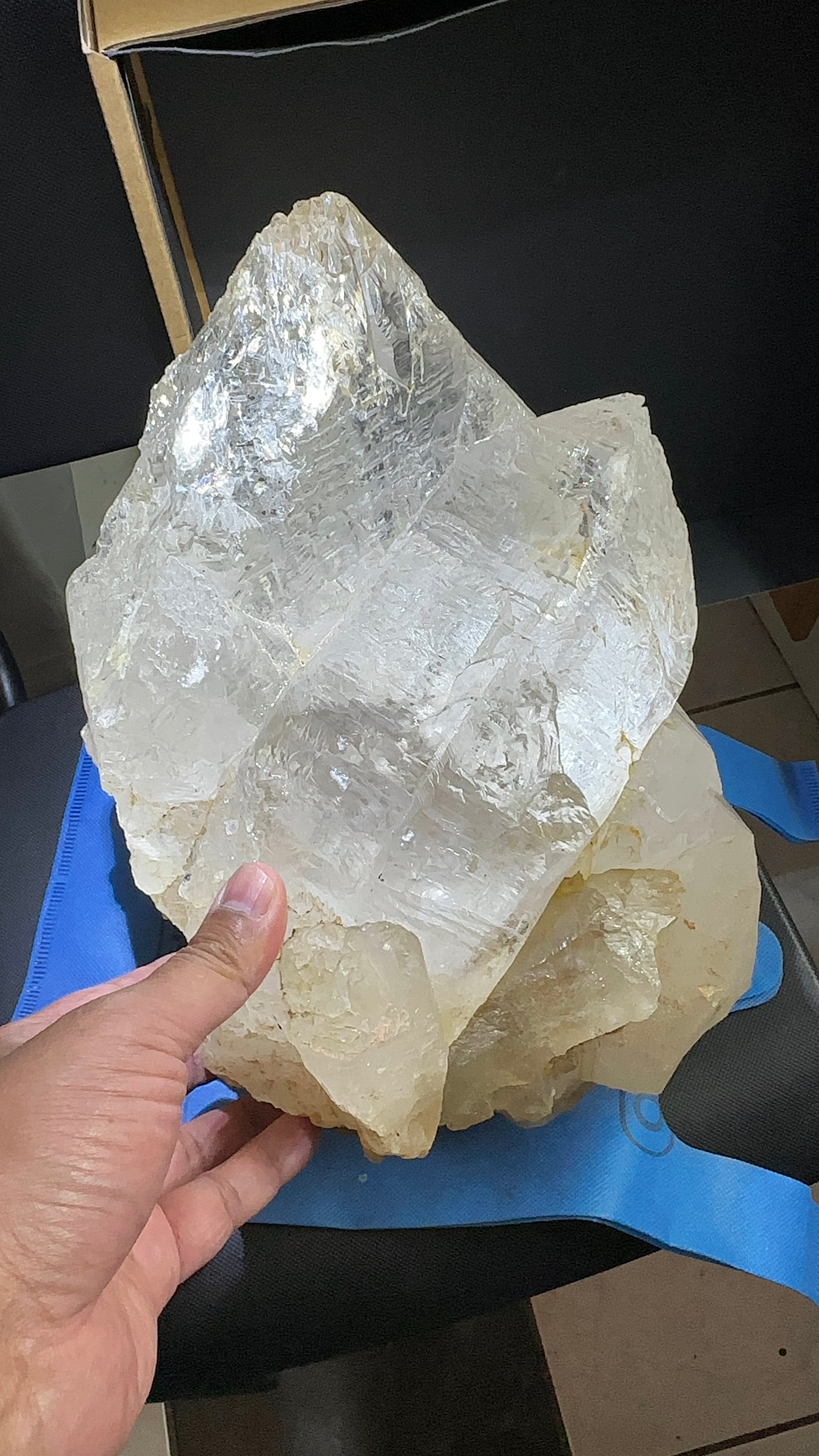 MONDO QUARTZ crystal cluster, 16.52kg, Mondo, Tanzania, very very rare, see the video and note the rainbows in the crystal