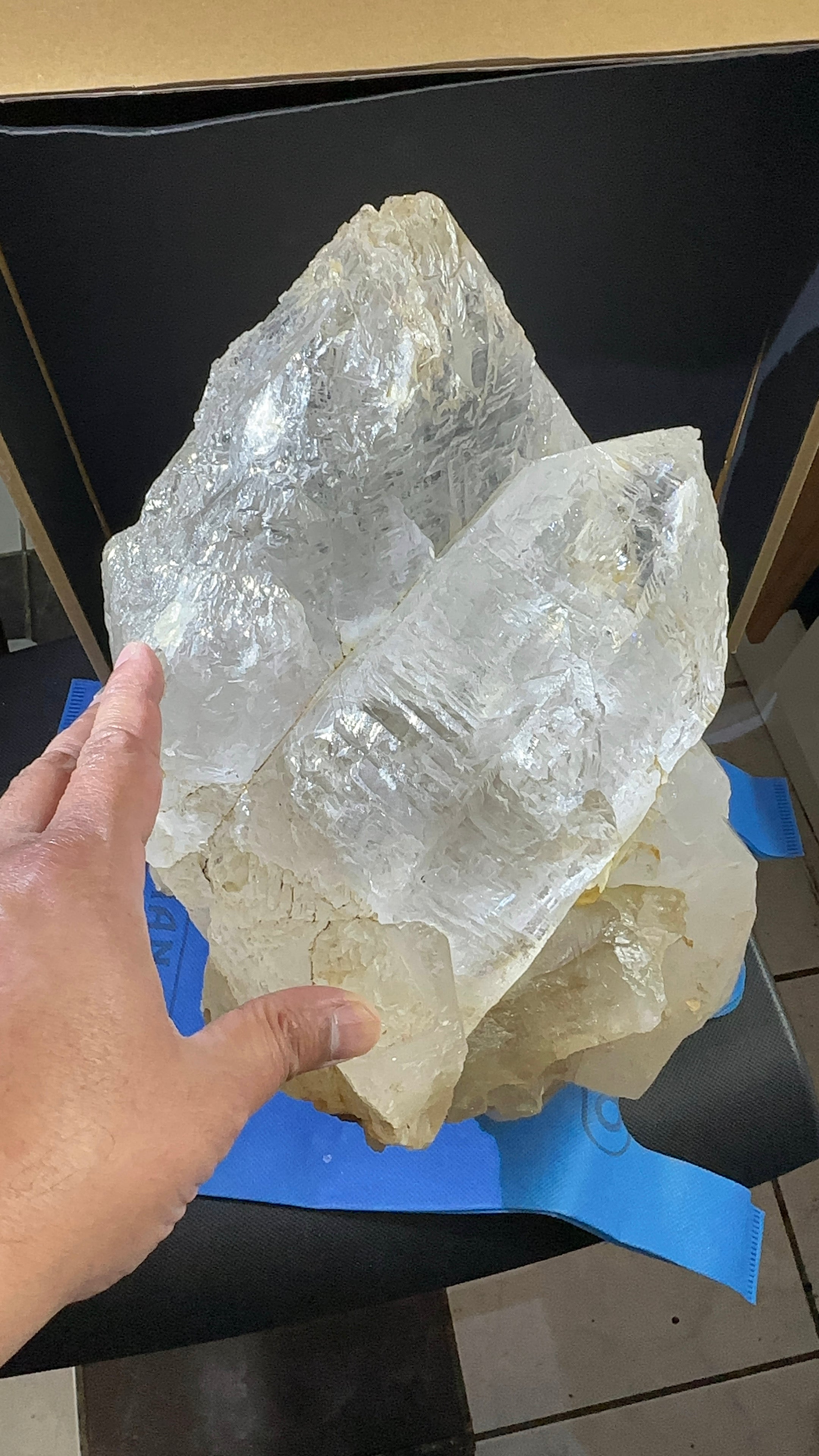 MONDO QUARTZ crystal cluster, 16.52kg, Mondo, Tanzania, very very rare, see the video and note the rainbows in the crystal