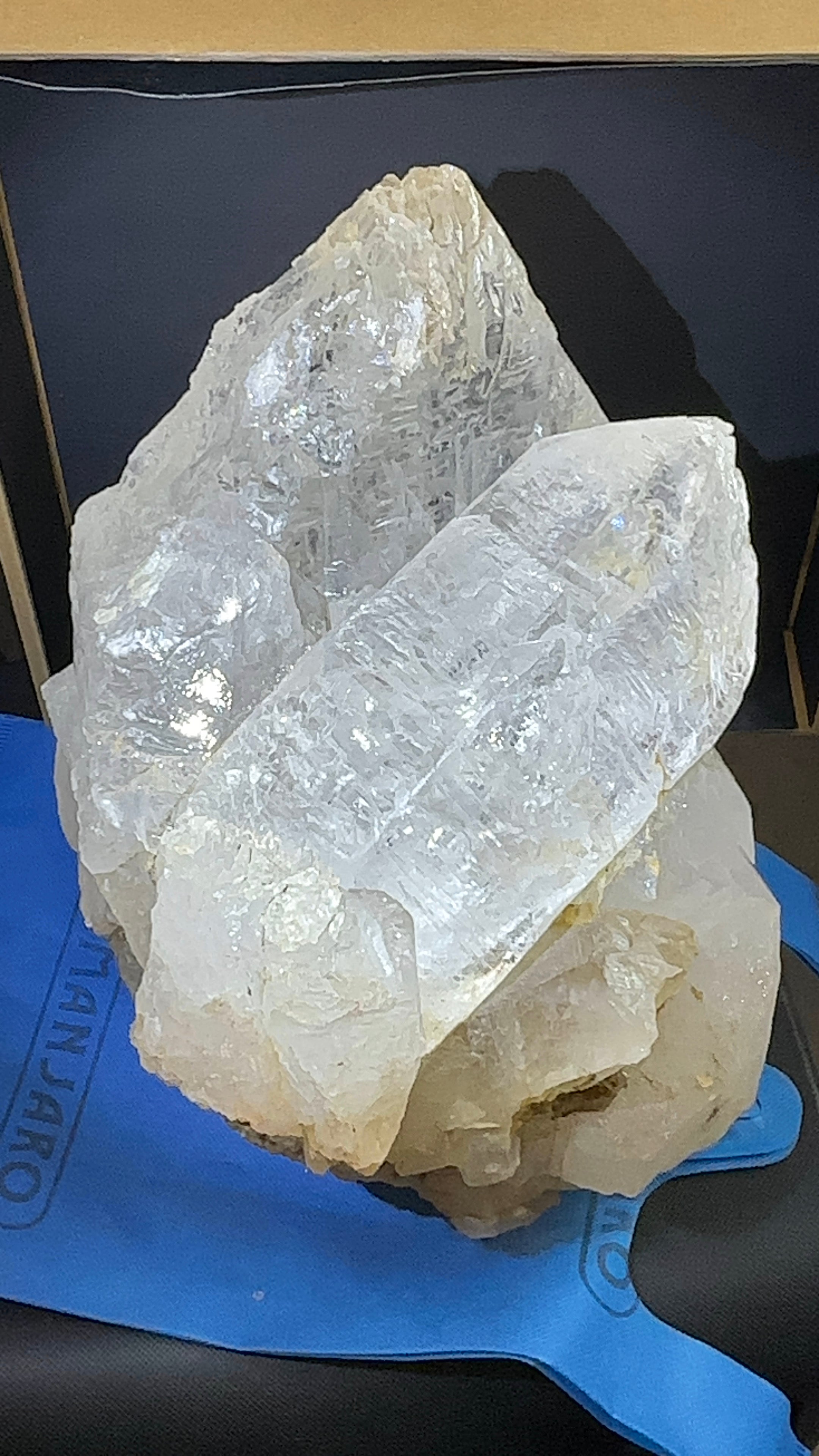 MONDO QUARTZ crystal cluster, 16.52kg, Mondo, Tanzania, very very rare, see the video and note the rainbows in the crystal