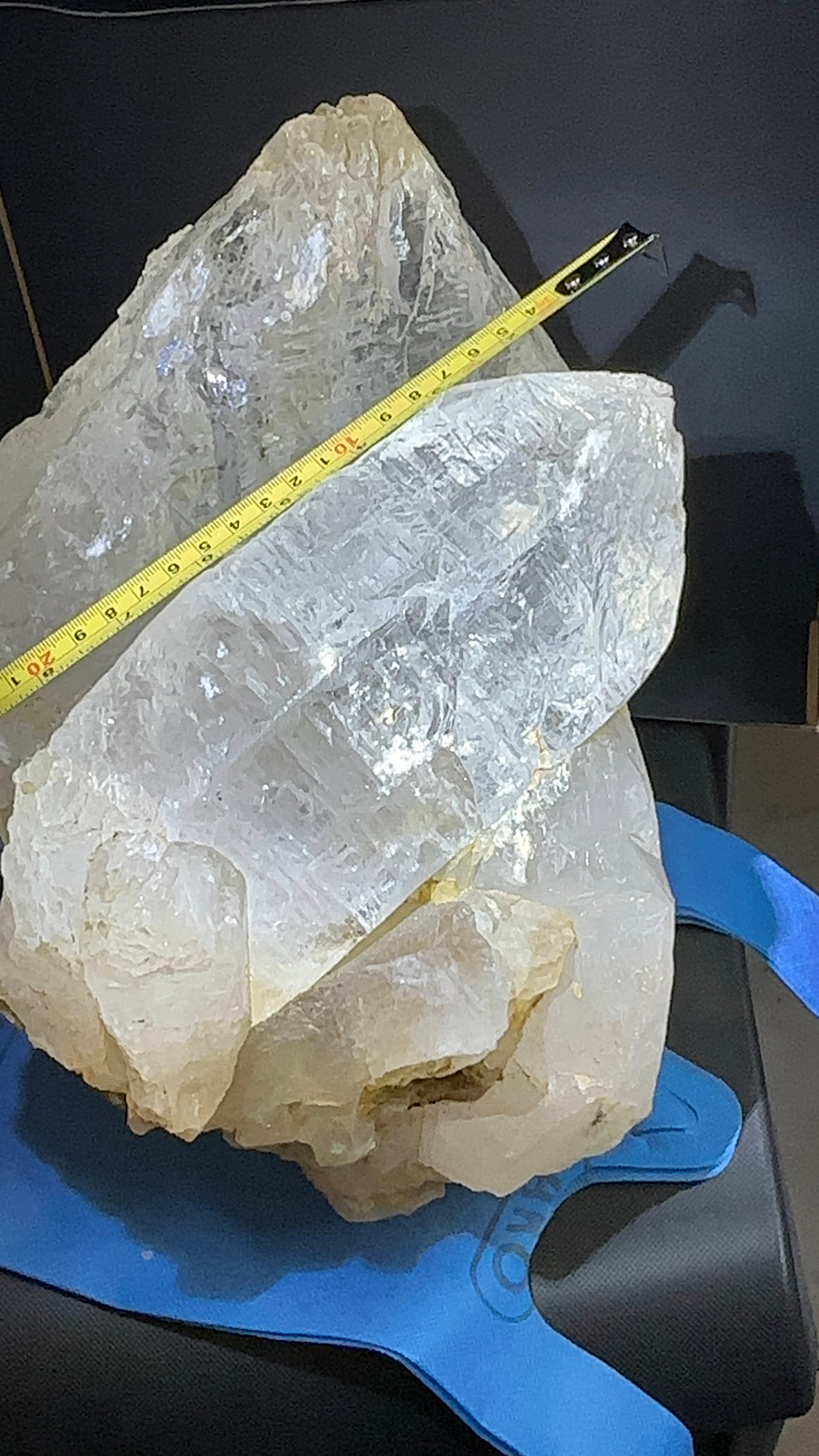 MONDO QUARTZ crystal cluster, 16.52kg, Mondo, Tanzania, very very rare, see the video and note the rainbows in the crystal