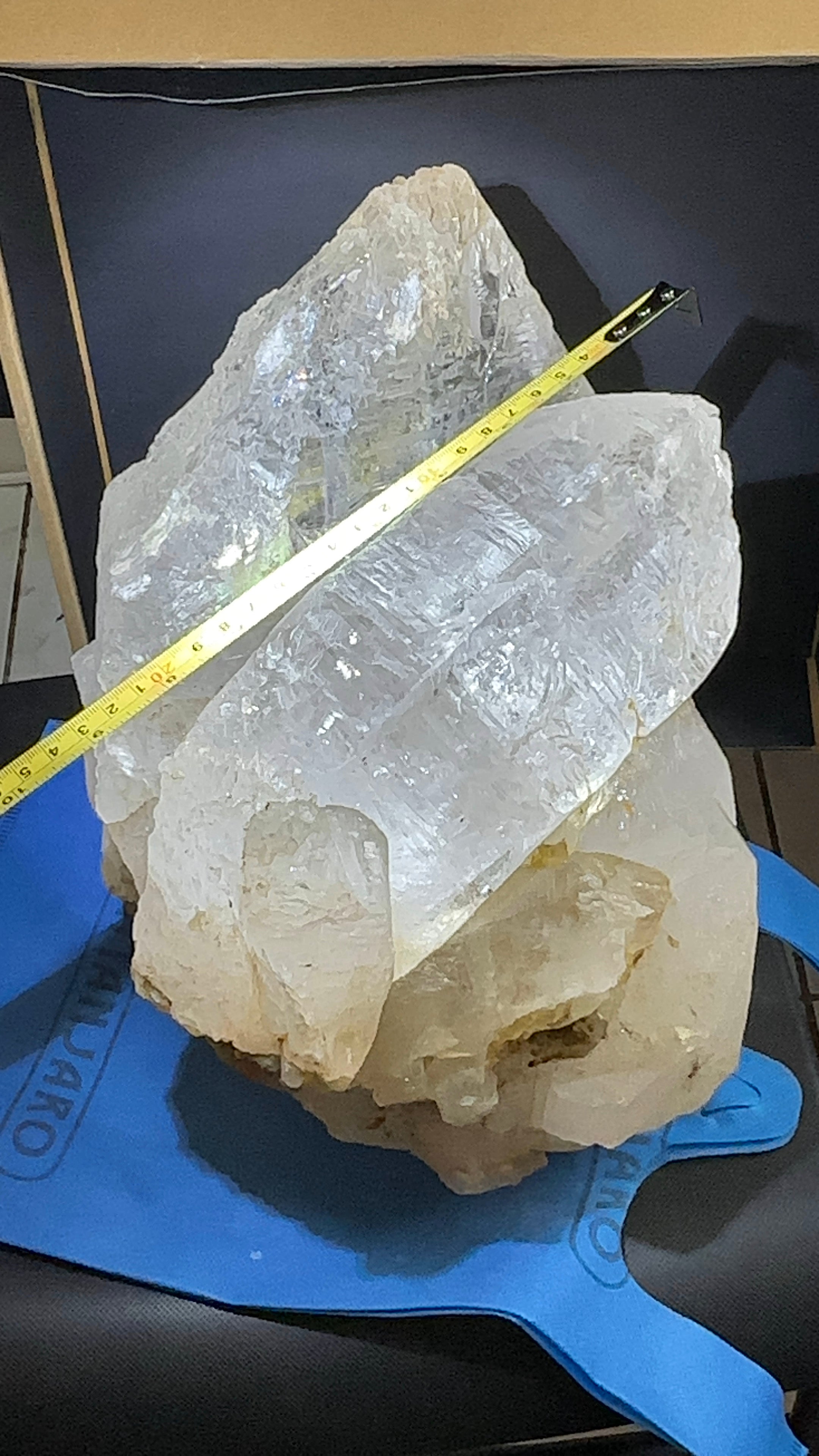 MONDO QUARTZ crystal cluster, 16.52kg, Mondo, Tanzania, very very rare, see the video and note the rainbows in the crystal