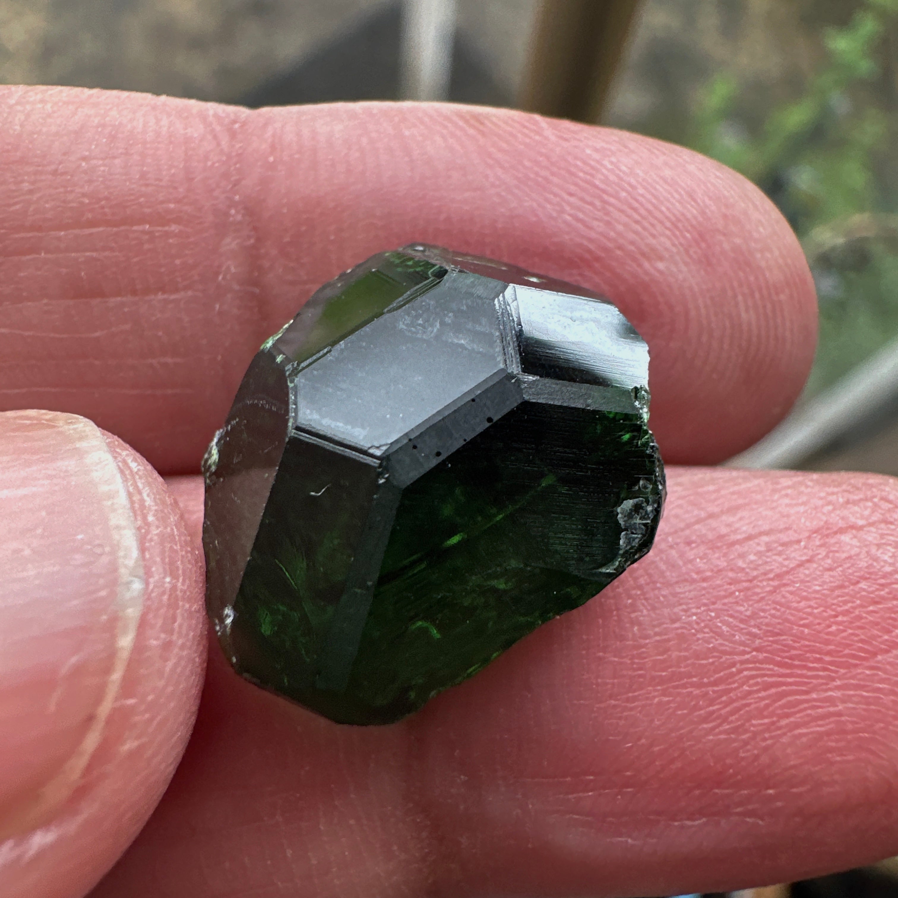 Huge Chrome Tourmaline, 14.90ct, Tanzania, Untreated Unheated, VVS-IF with one spot, I have circled the spot in red on one of the pictures, stone is dark and shown in different lights