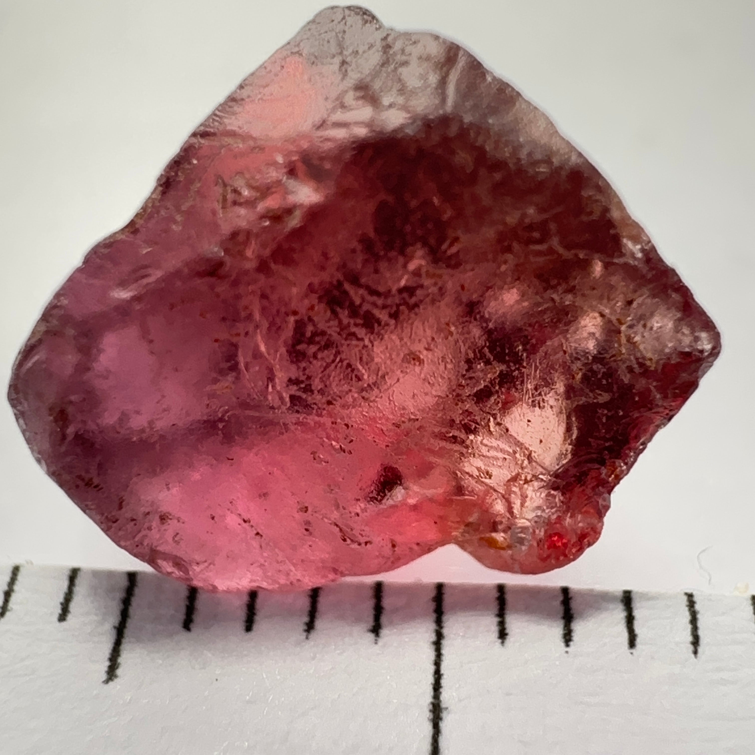 Rhodolite Garnet Colour Shifting, 4.01ct, Umba, Tanzania, Untreated Untreated. Si