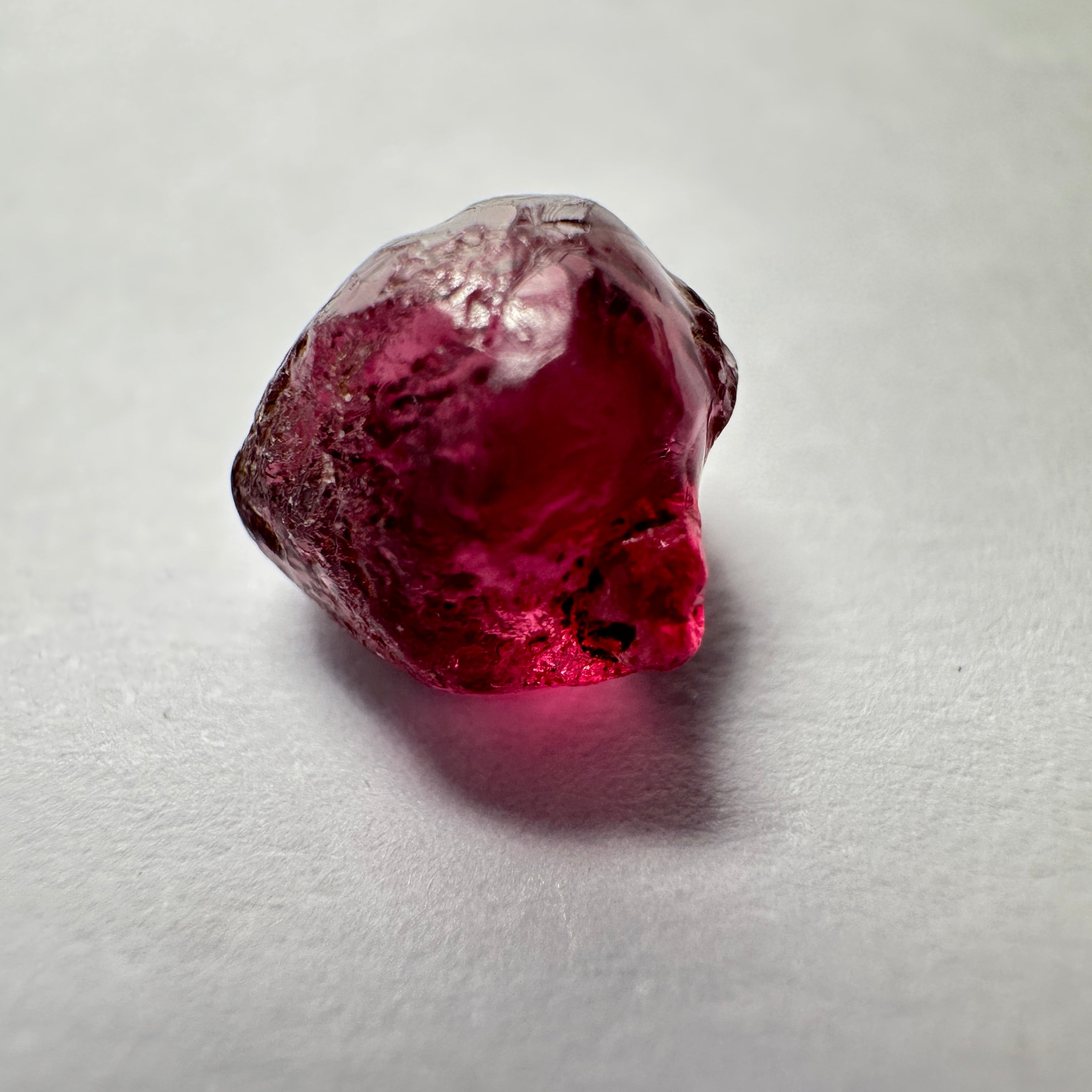 Rhodolite Garnet Colour Shifting, 3.71ct, Umba, Tanzania, Untreated Untreated. Few bubbles on the outside, rest vvs