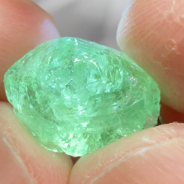 Tsavorite Crystal 12.49ct, Merelani, Tanzania, Untreated Unheated, superb stone, see the videos and photos in different lights