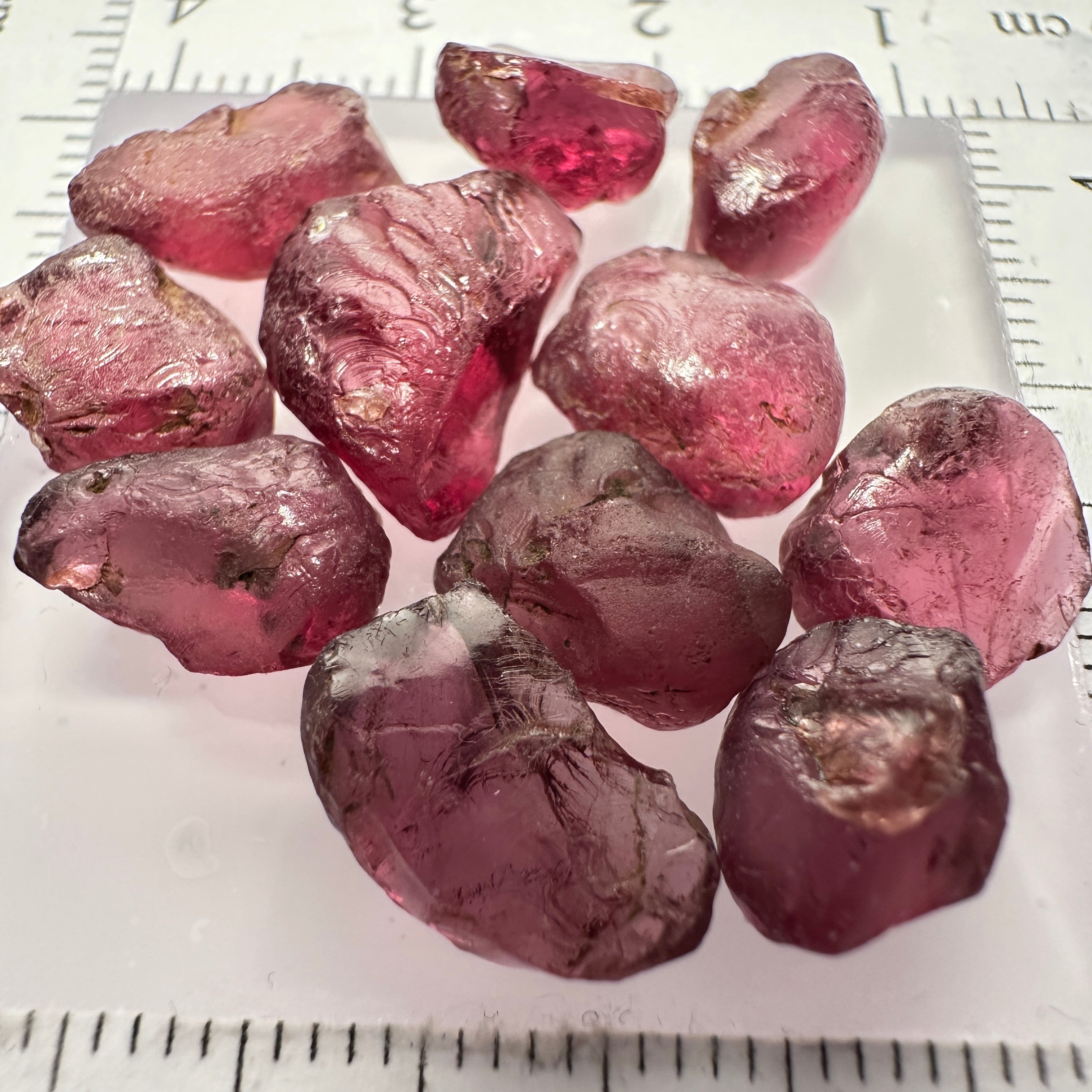 Wholesale lot - Rhodolite Garnet Colour Shifting Lot, 43.50ct / 8.70gm, Umba, Tanzania, Untreated Untreated, 11 pcs, 3.95ct av. included stones and flats US$5 per gm