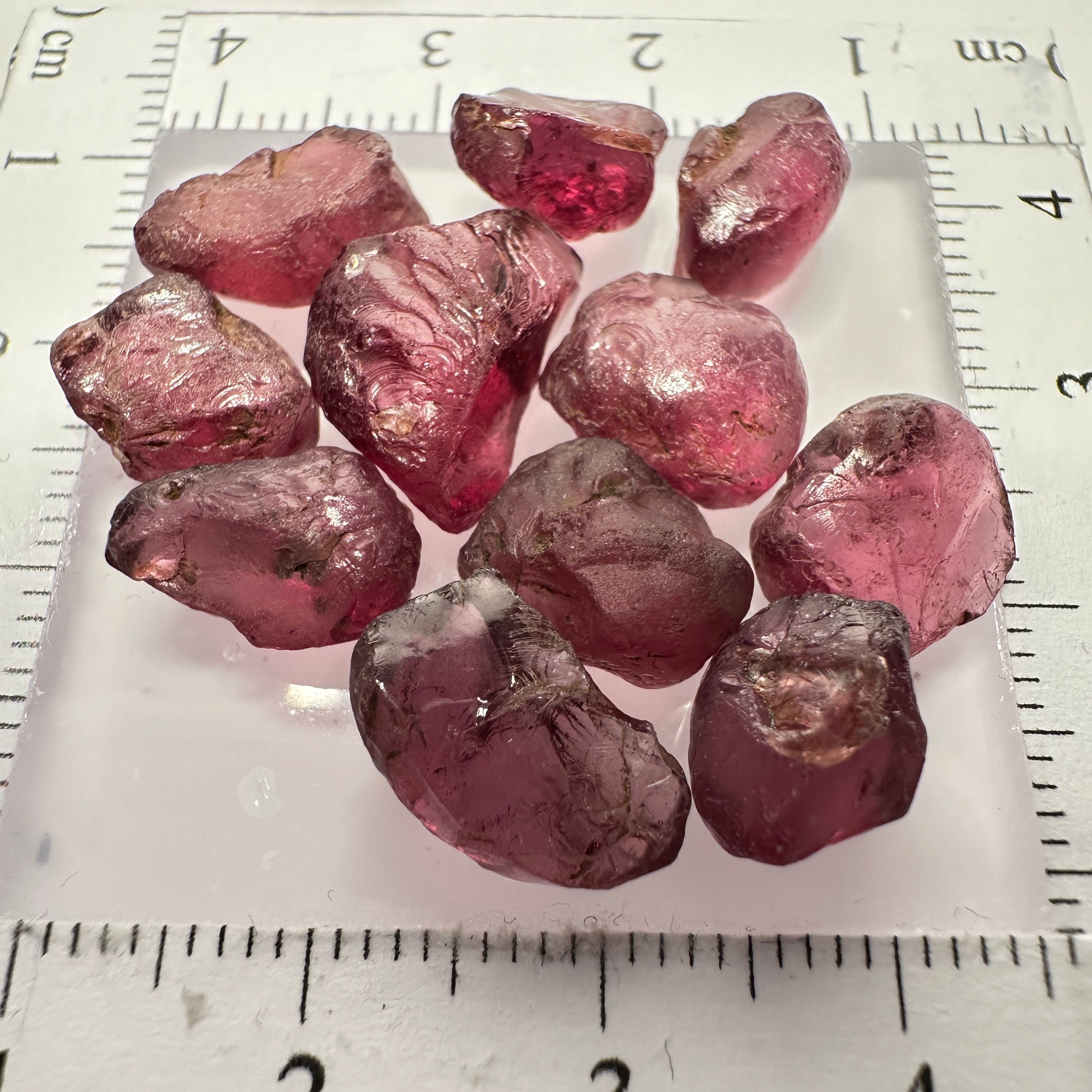 Wholesale lot - Rhodolite Garnet Colour Shifting Lot, 43.50ct / 8.70gm, Umba, Tanzania, Untreated Untreated, 11 pcs, 3.95ct av. included stones and flats US$5 per gm