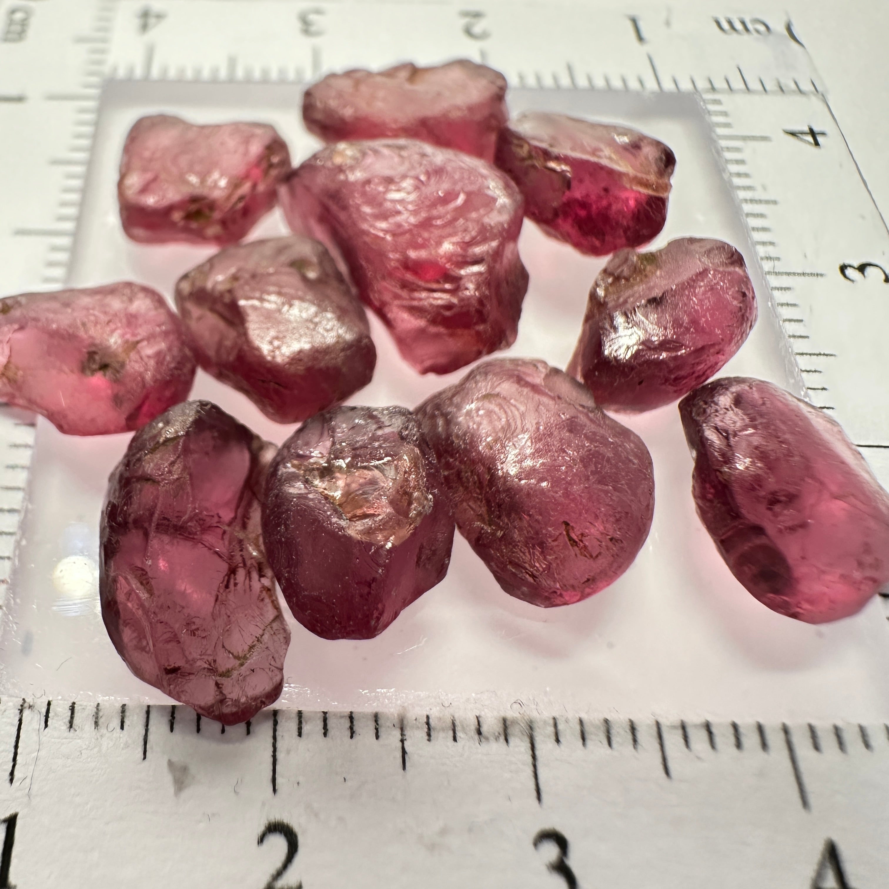 Wholesale lot - Rhodolite Garnet Colour Shifting Lot, 43.50ct / 8.70gm, Umba, Tanzania, Untreated Untreated, 11 pcs, 3.95ct av. included stones and flats US$5 per gm