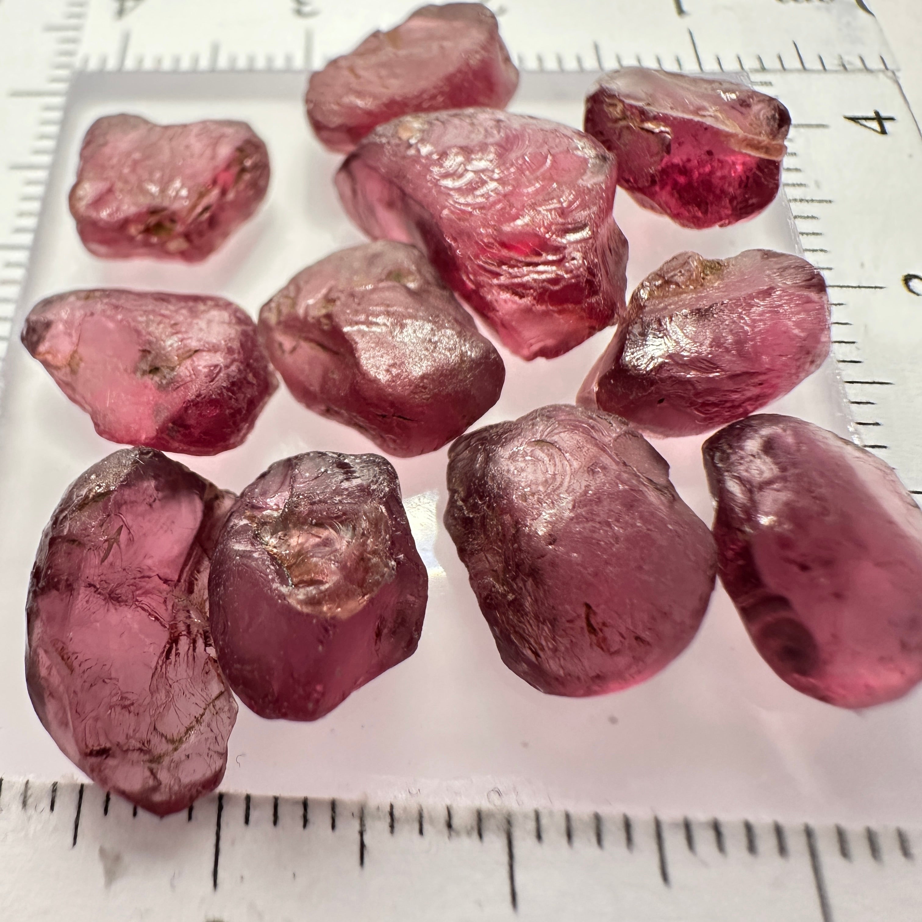 Wholesale lot - Rhodolite Garnet Colour Shifting Lot, 43.50ct / 8.70gm, Umba, Tanzania, Untreated Untreated, 11 pcs, 3.95ct av. included stones and flats US$5 per gm