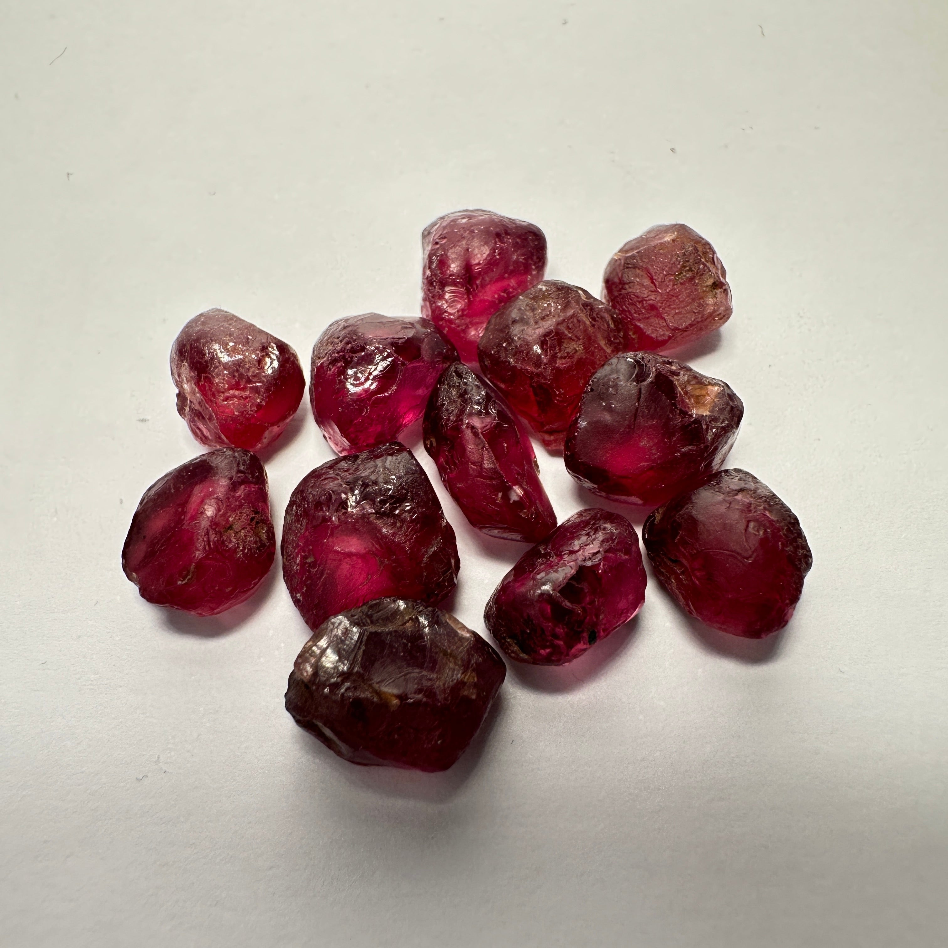 Wholesale lot - Rhodolite Garnet Colour Shifting Lot, 53.78ct / 10.75gm, Umba, Tanzania, Untreated Untreated, 12 pcs, 4.48ct av. VS-VVS clarity, US$25 per gm