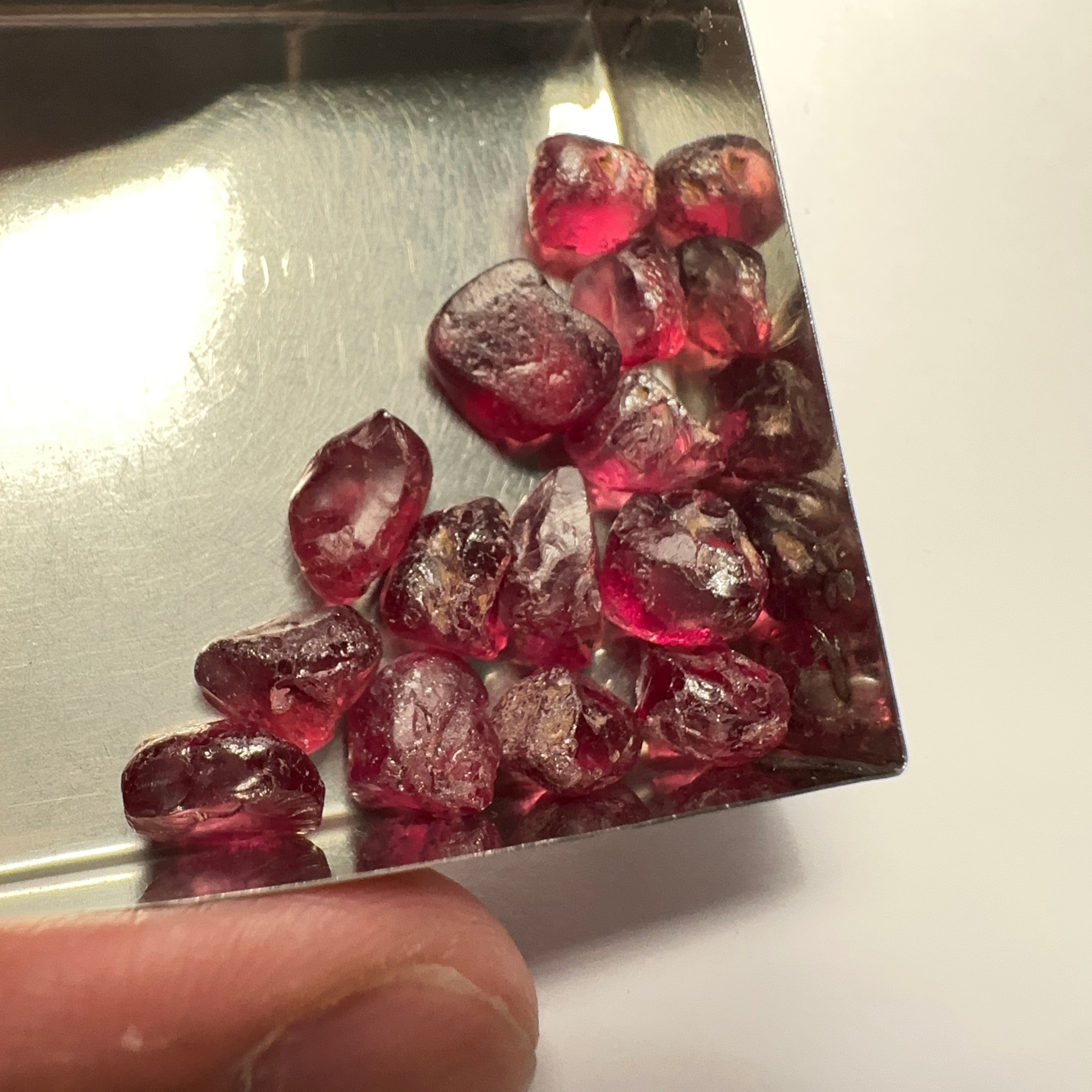 Wholesale lot - Rhodolite Garnet Colour Shifting Lot, 55.25ct / 11.05gm, Umba, Tanzania, Untreated Untreated, 13 pcs, 4.25ct av. VS-VVS clarity, US$25 per gm