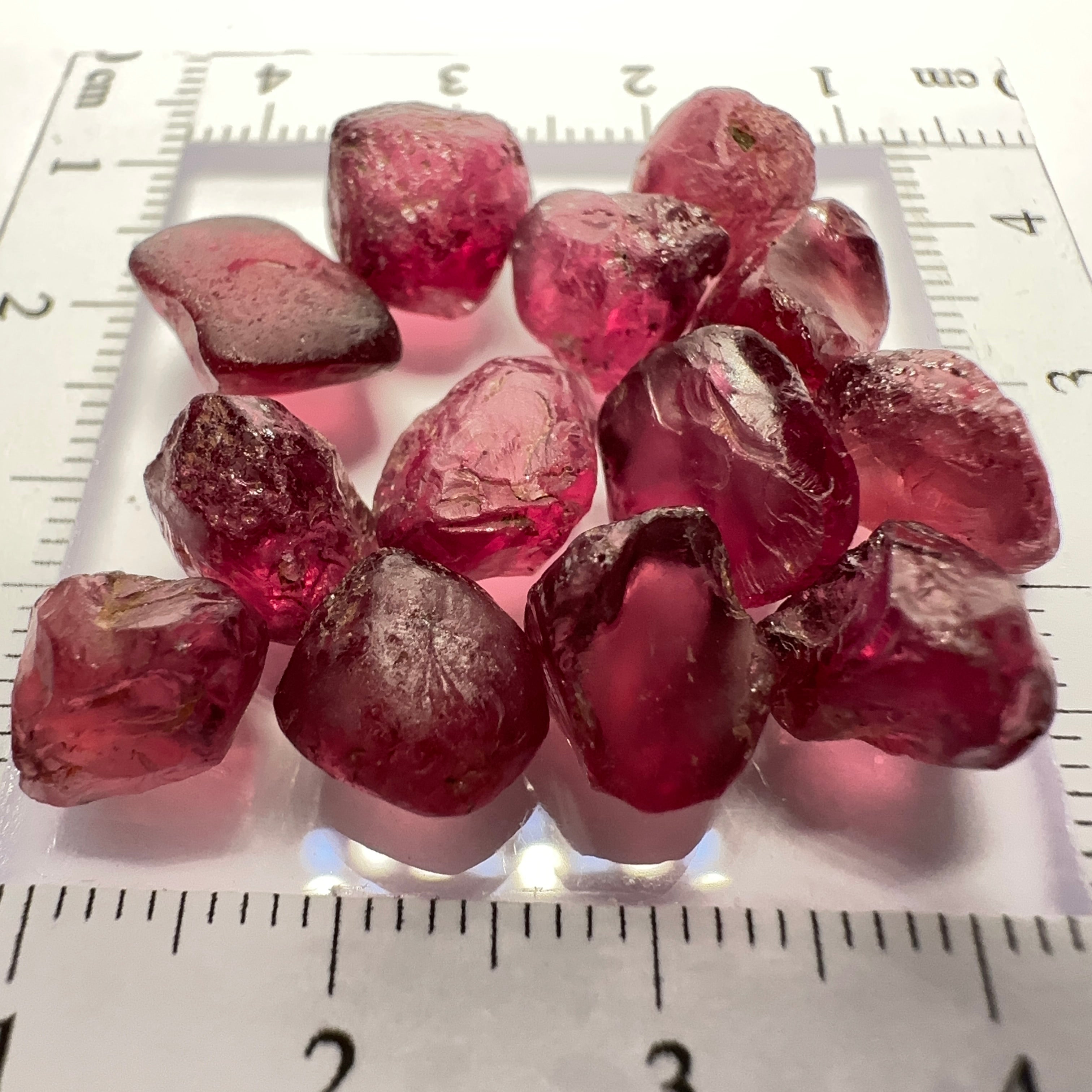 Wholesale lot - Rhodolite Garnet Colour Shifting Lot, 55.25ct / 11.05gm, Umba, Tanzania, Untreated Untreated, 13 pcs, 4.25ct av. VS-VVS clarity, US$25 per gm