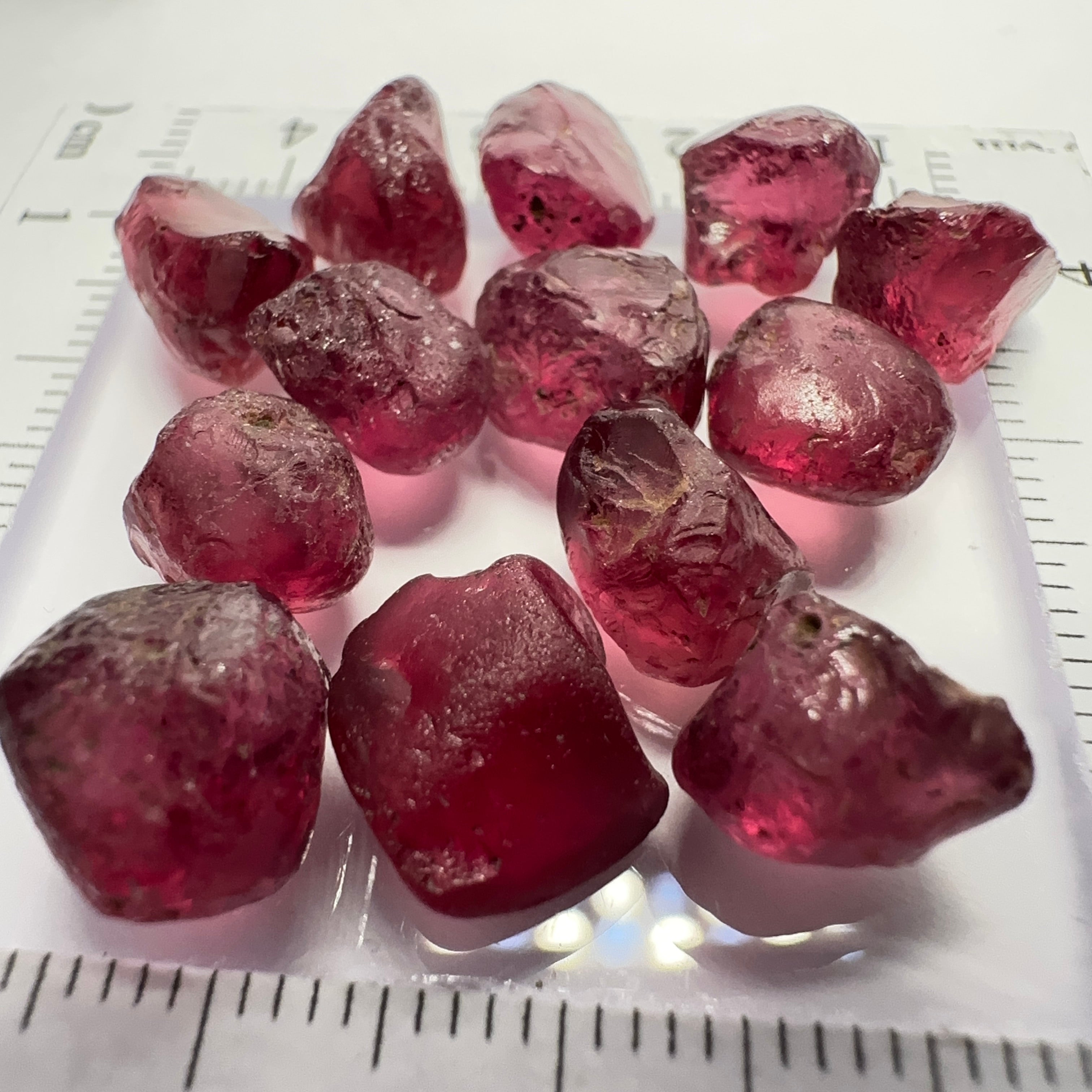 Wholesale lot - Rhodolite Garnet Colour Shifting Lot, 55.25ct / 11.05gm, Umba, Tanzania, Untreated Untreated, 13 pcs, 4.25ct av. VS-VVS clarity, US$25 per gm