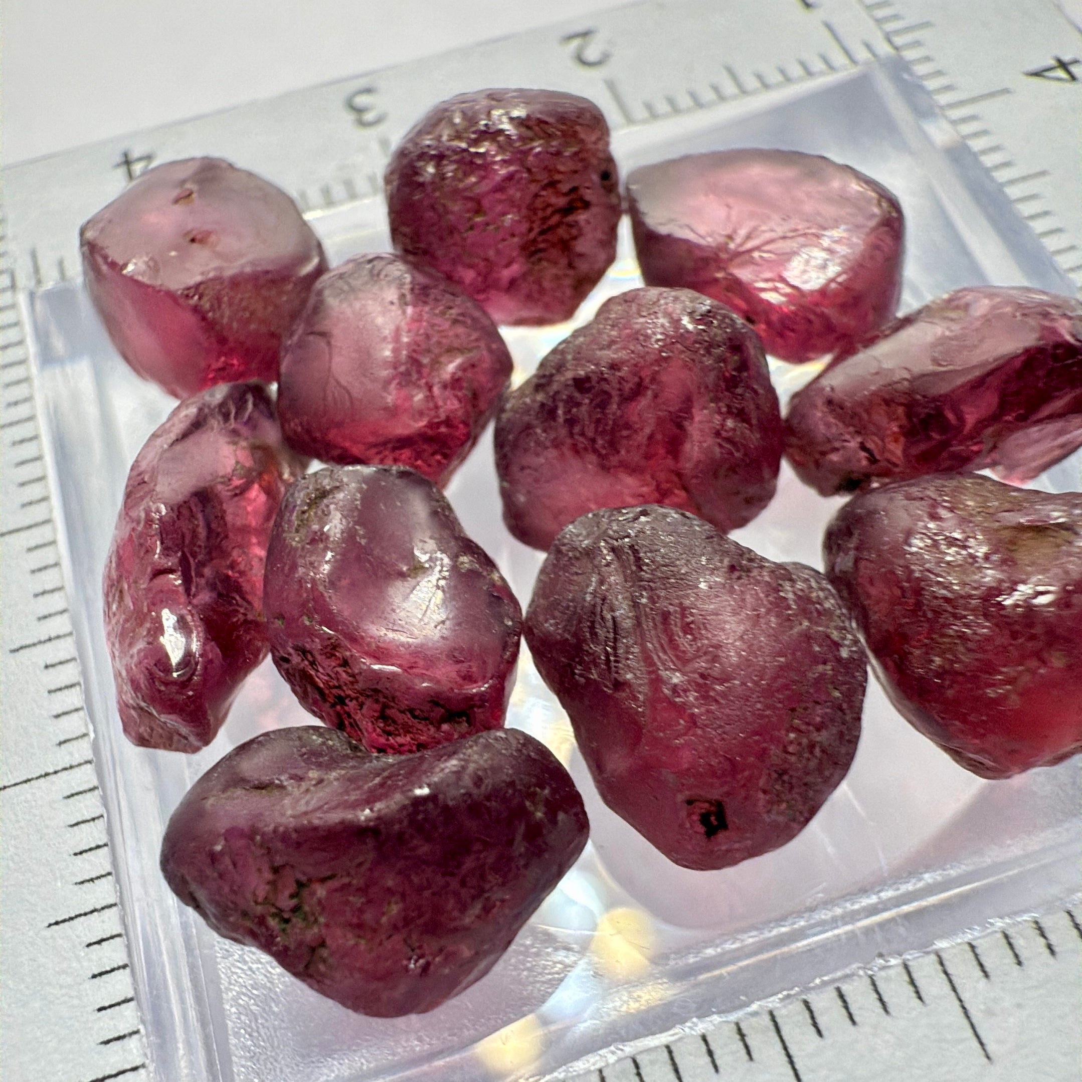 Wholesale lot - Rhodolite Garnet Colour Shifting Lot, 51.04ct / 10.20gm, Umba, Tanzania, Untreated Untreated, 11 pcs, 4.64ct av. VS-VVS clarity, US$25 per gm