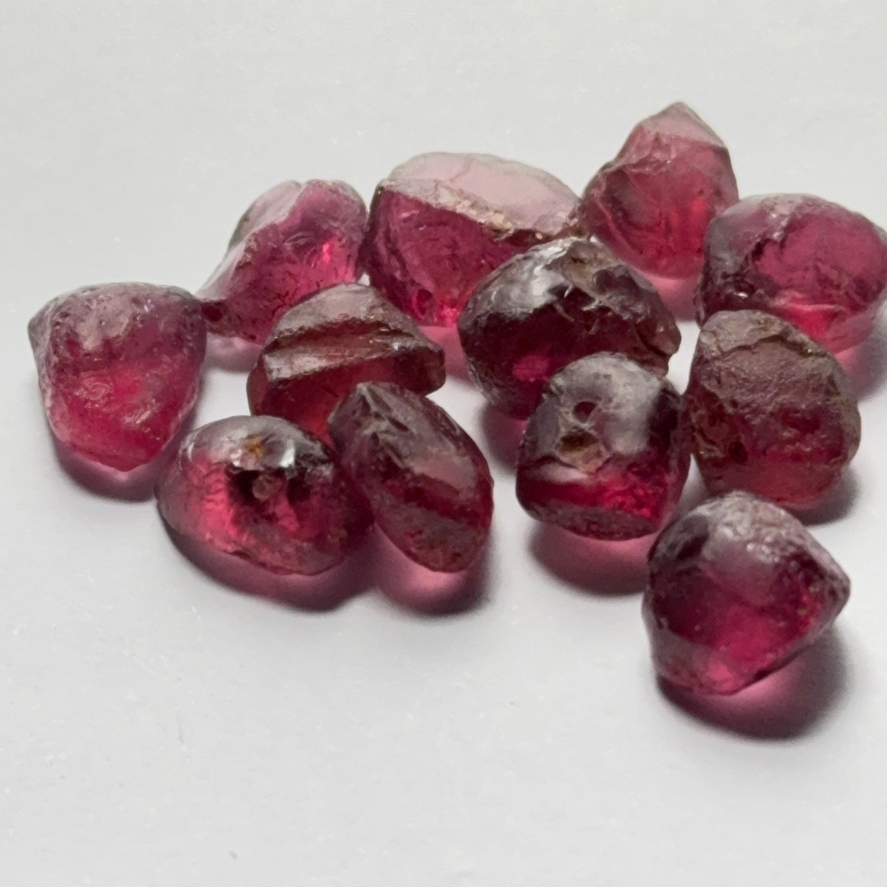 Wholesale lot - Rhodolite Garnet Colour Shifting Lot, 53.78ct / 10.75gm, Umba, Tanzania, Untreated Untreated, 12 pcs, 4.48ct av. VS-VVS clarity, US$25 per gm