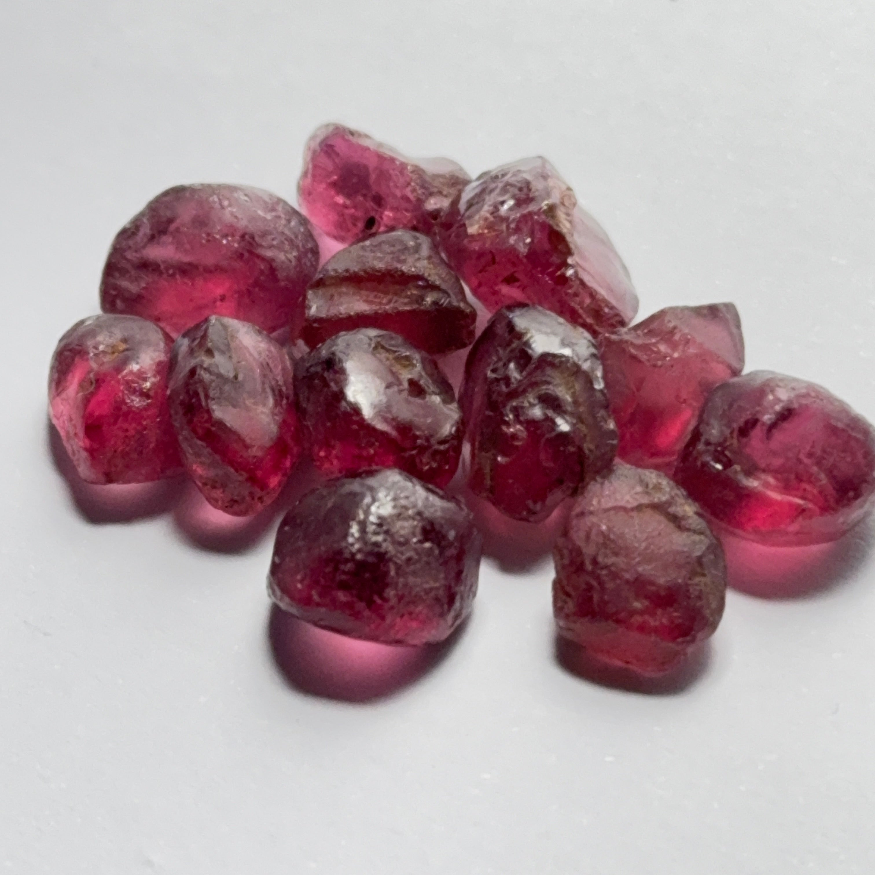 Wholesale lot - Rhodolite Garnet Colour Shifting Lot, 53.78ct / 10.75gm, Umba, Tanzania, Untreated Untreated, 12 pcs, 4.48ct av. VS-VVS clarity, US$25 per gm