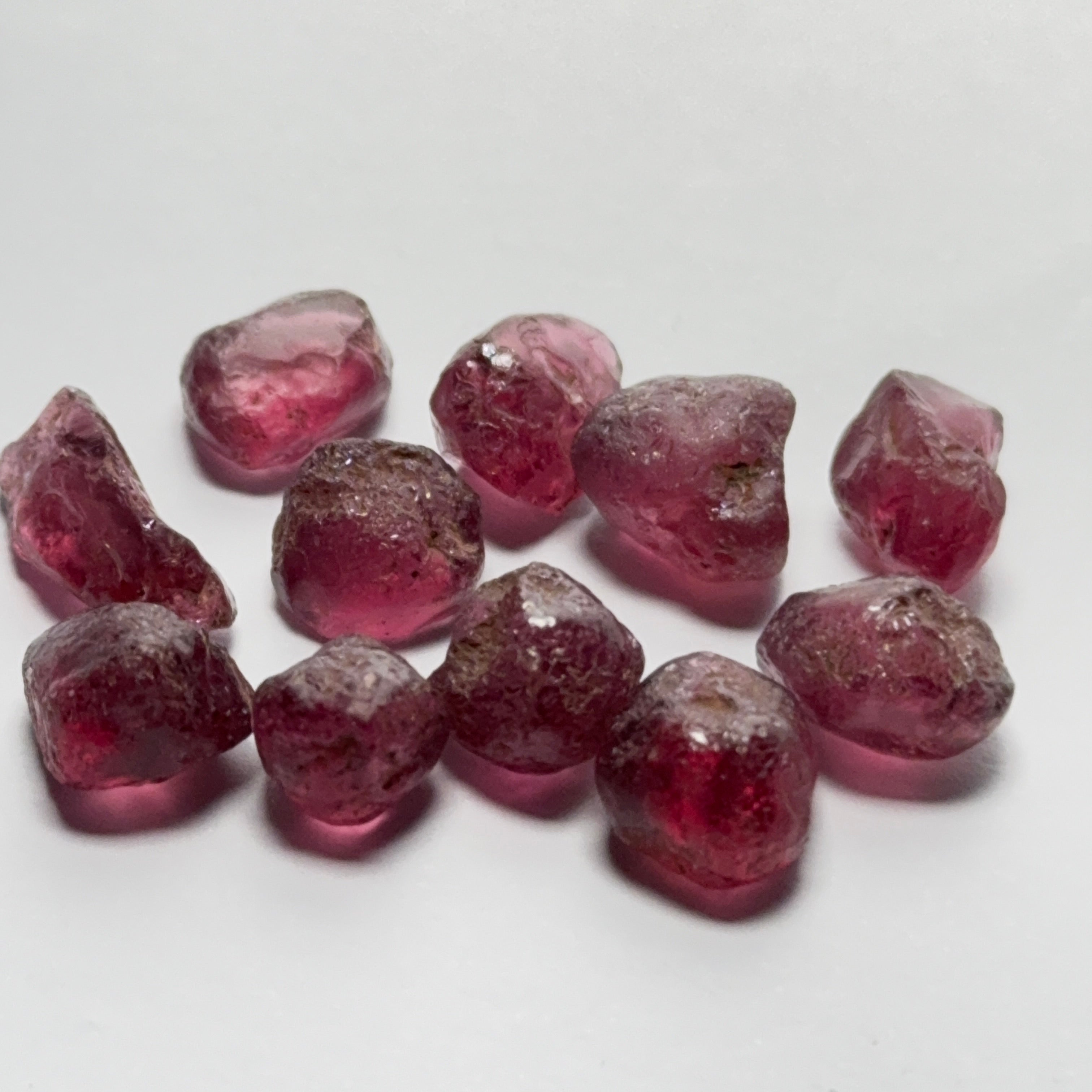 Wholesale lot - Rhodolite Garnet Colour Shifting Lot, 51.04ct / 10.20gm, Umba, Tanzania, Untreated Untreated, 11 pcs, 4.64ct av. VS-VVS clarity, US$25 per gm