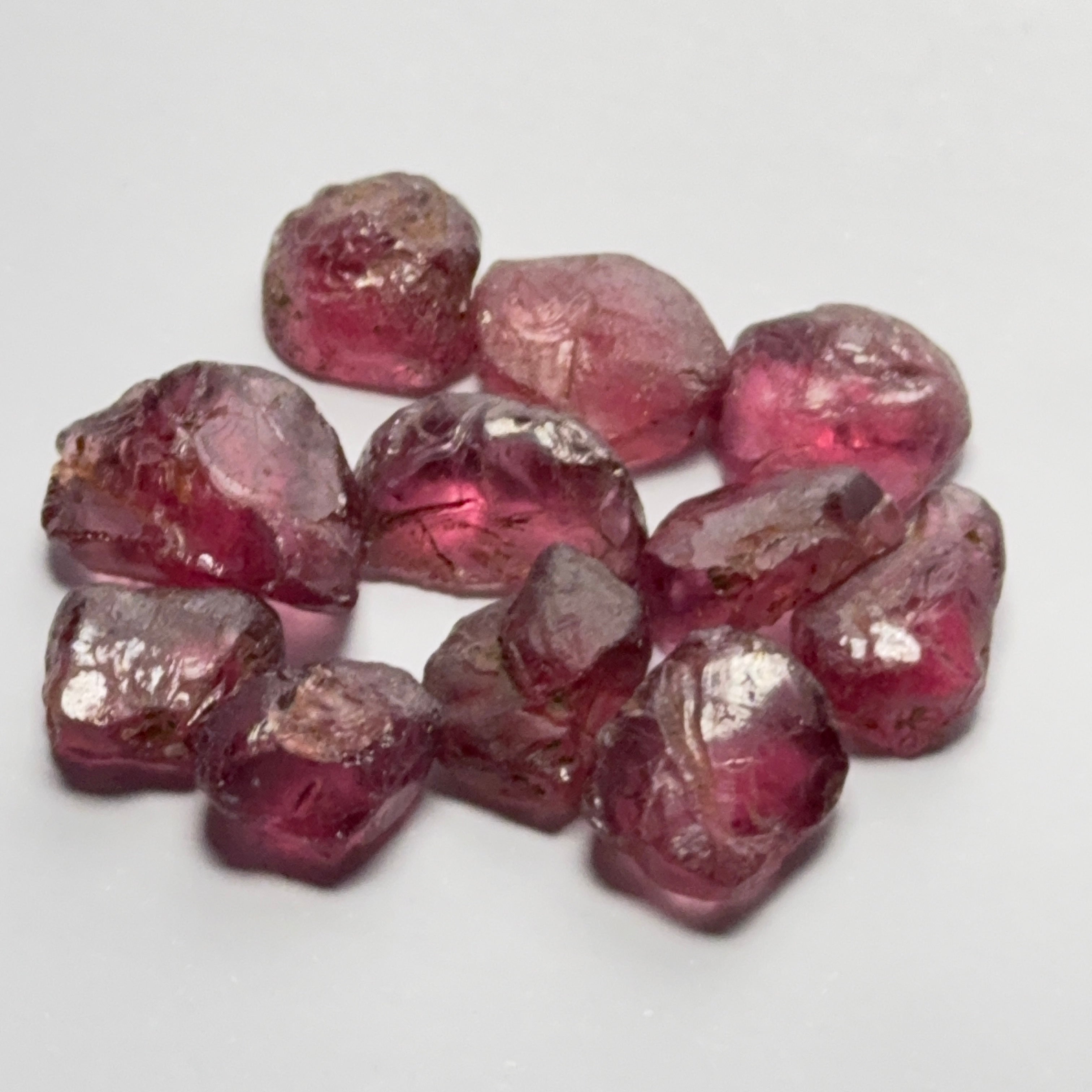 Wholesale lot - Rhodolite Garnet Colour Shifting Lot, 43.50ct / 8.70gm, Umba, Tanzania, Untreated Untreated, 11 pcs, 3.95ct av. included stones and flats US$5 per gm