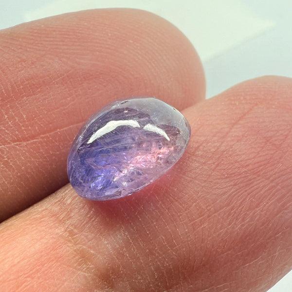 Sapphire Cabochon, 4.77ct, Umba Valley, Tanzania. Untreated Unheated, beautiful needling and dual colour!