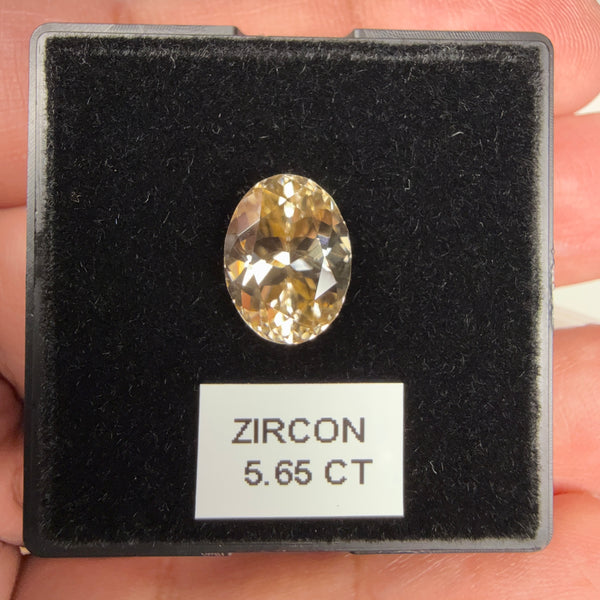 Zircon, 5.65ct, Tanzania. Gently Heated