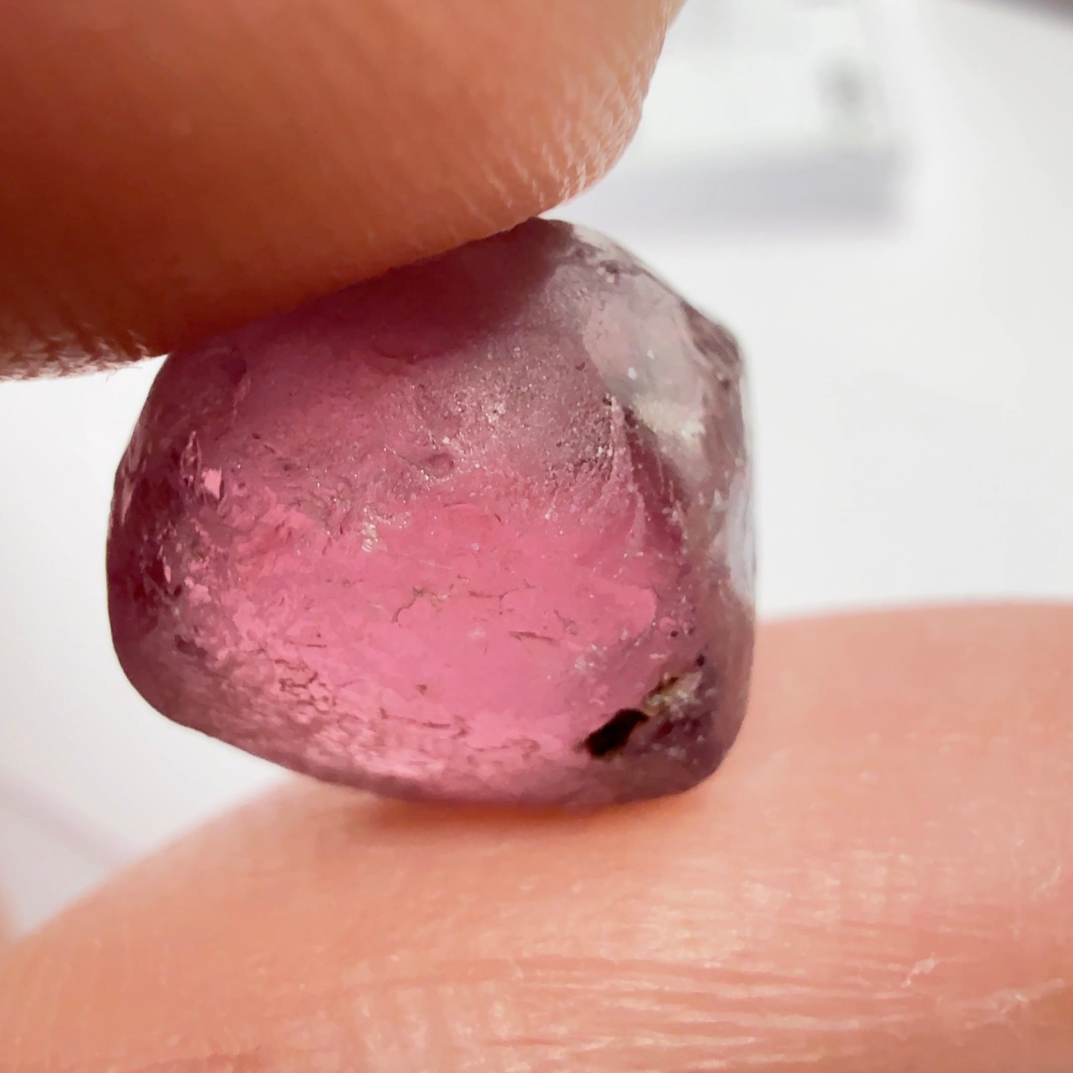 Rhodolite Garnet Colour Shifting, 6.96ct, Umba, Tanzania, Untreated Untreated. VVS