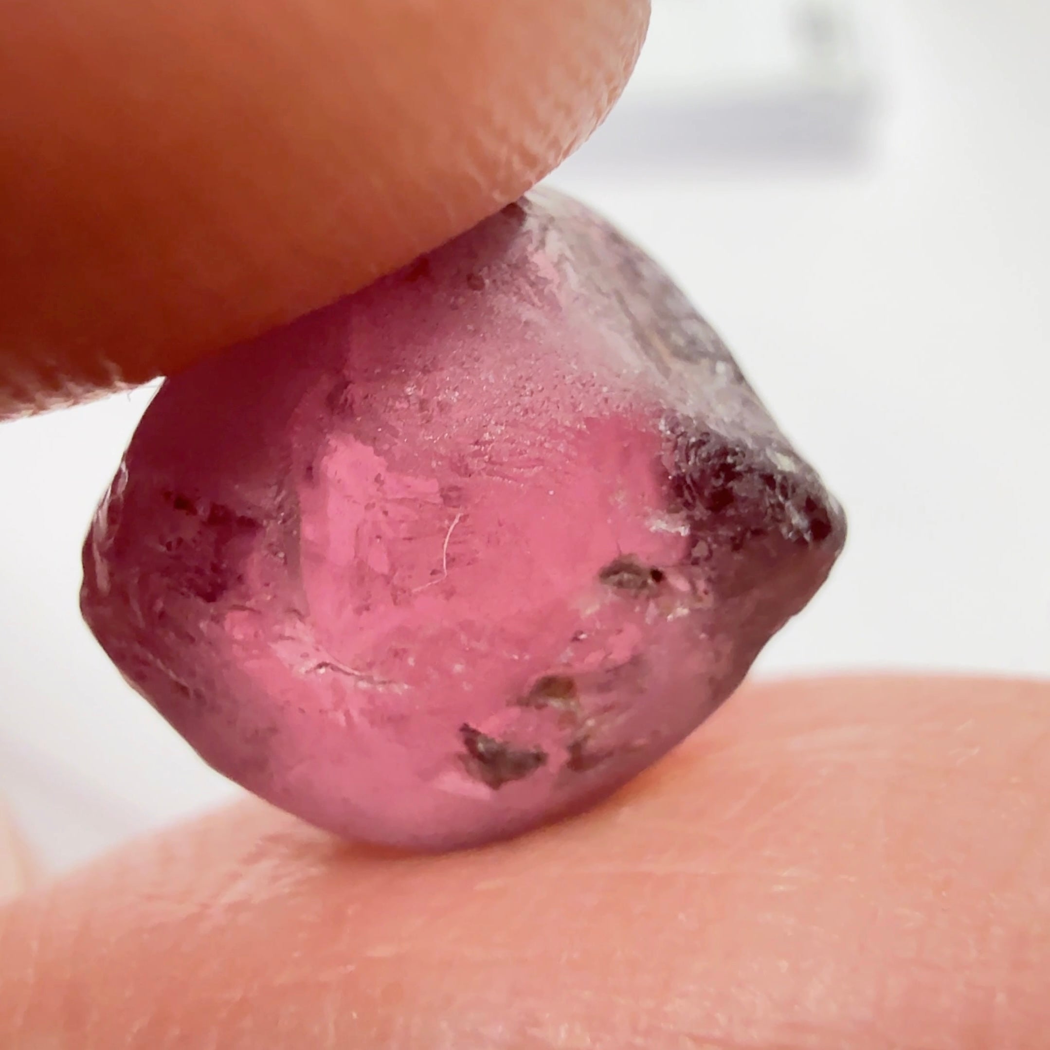 Rhodolite Garnet Colour Shifting, 6.96ct, Umba, Tanzania, Untreated Untreated. VVS