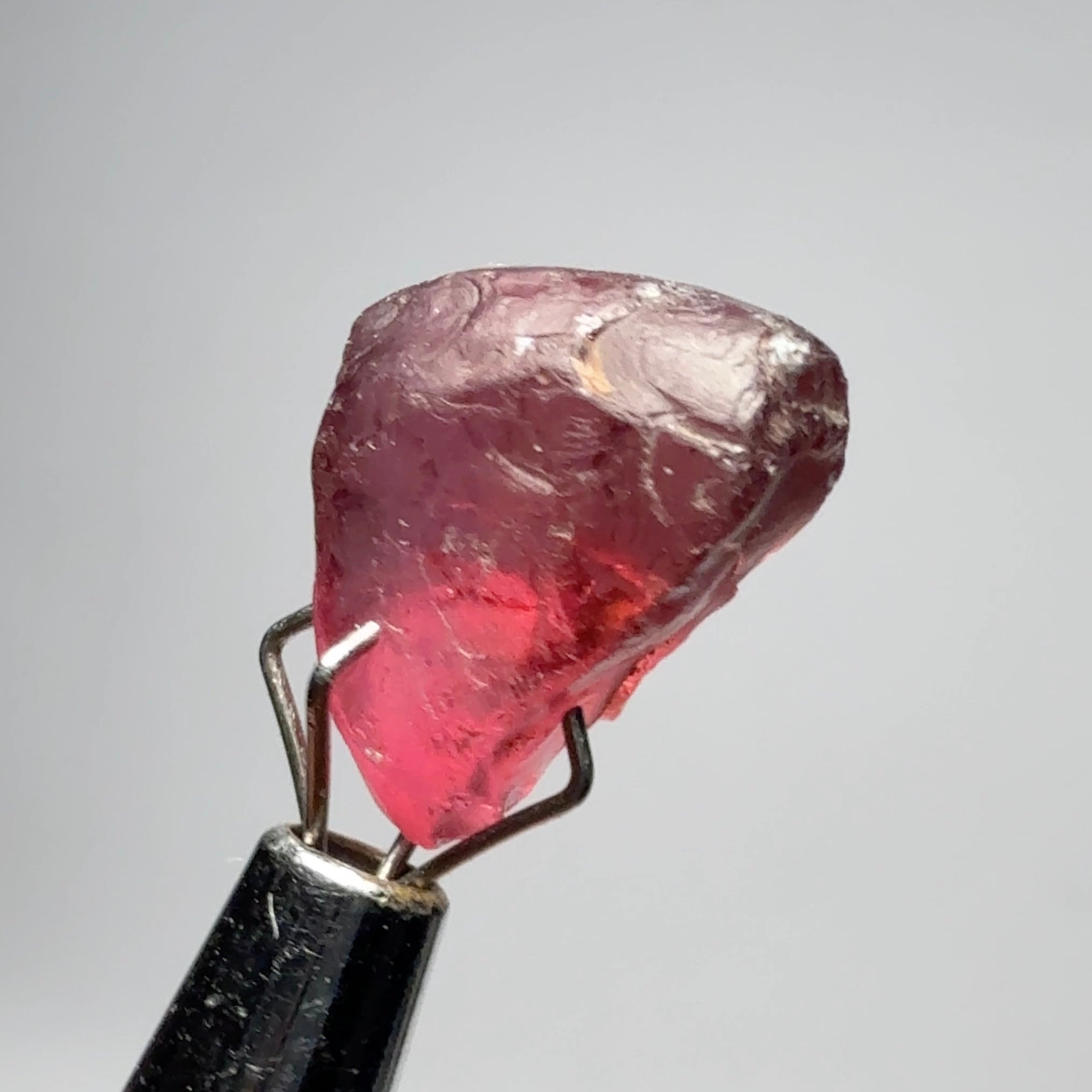 Rhodolite Garnet Colour Shifting, 5.05ct, Umba, Tanzania, Untreated Untreated. VVS