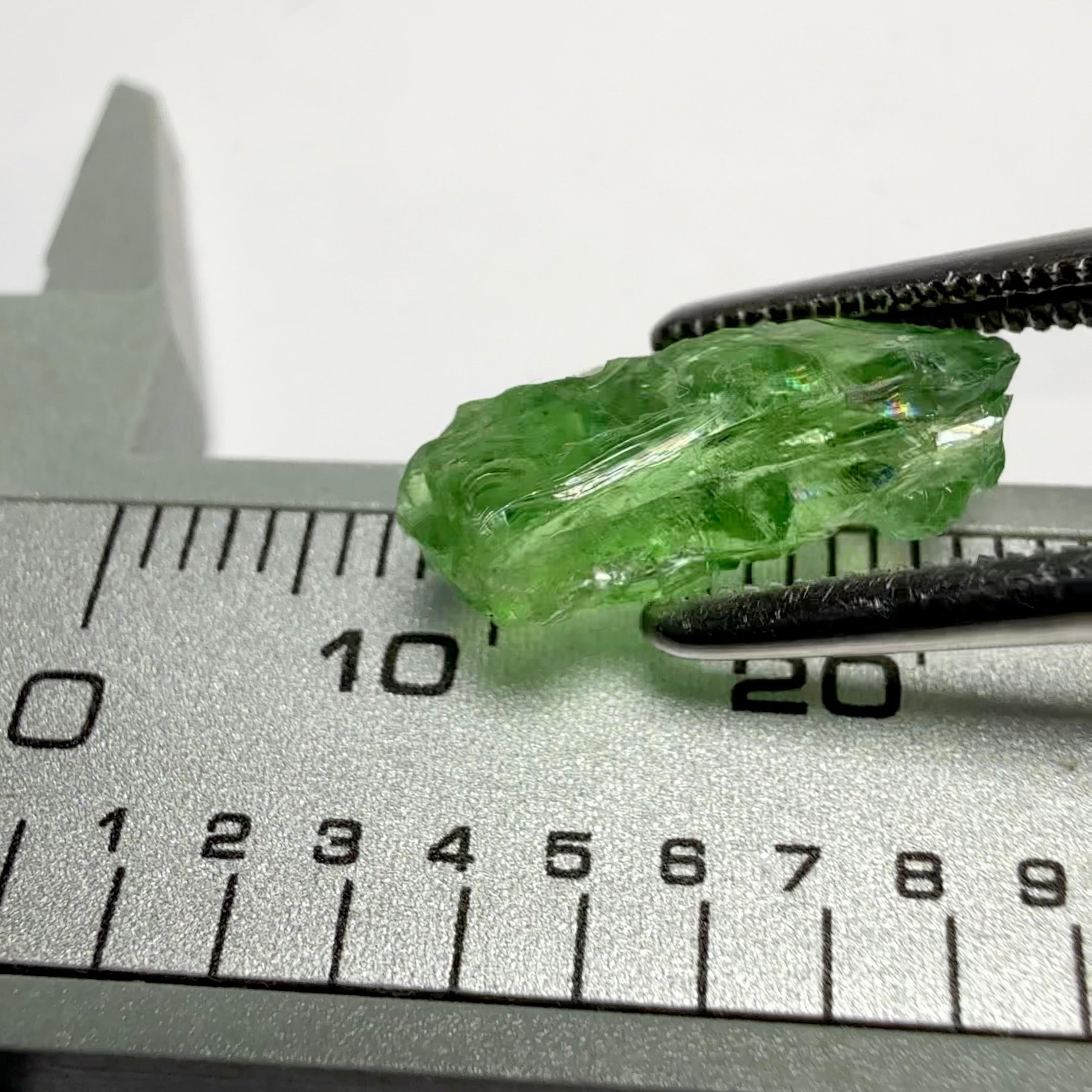 Tsavorite Garnet, Tanzania, 3.16ct, Untreated Unheated, some cracks on the outside skin, inside VS-Si challenging shape, maybe cut a baguette shape