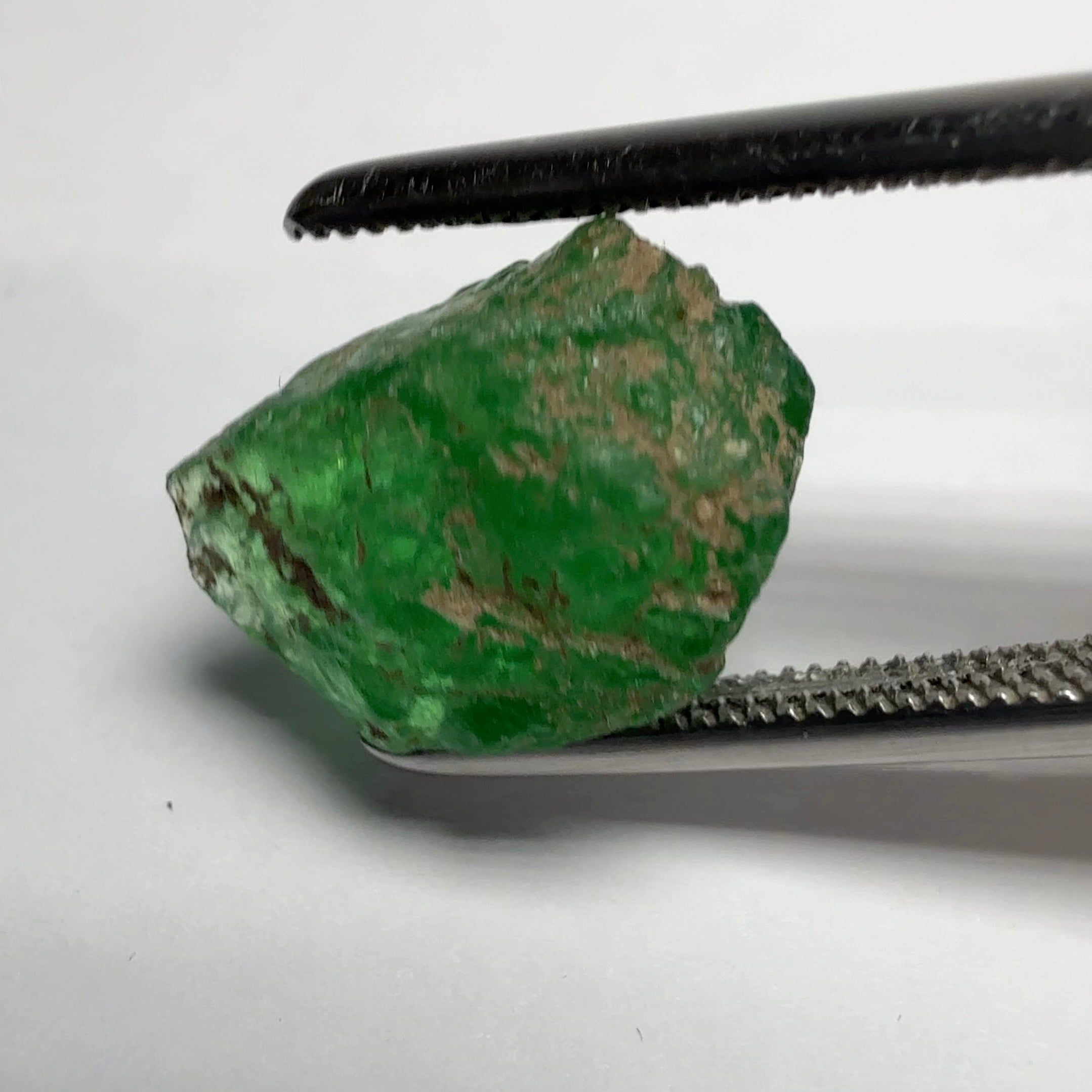 Tsavorite Garnet, Tanzania, 6.86ct, Untreated Unheated, cab grade rough