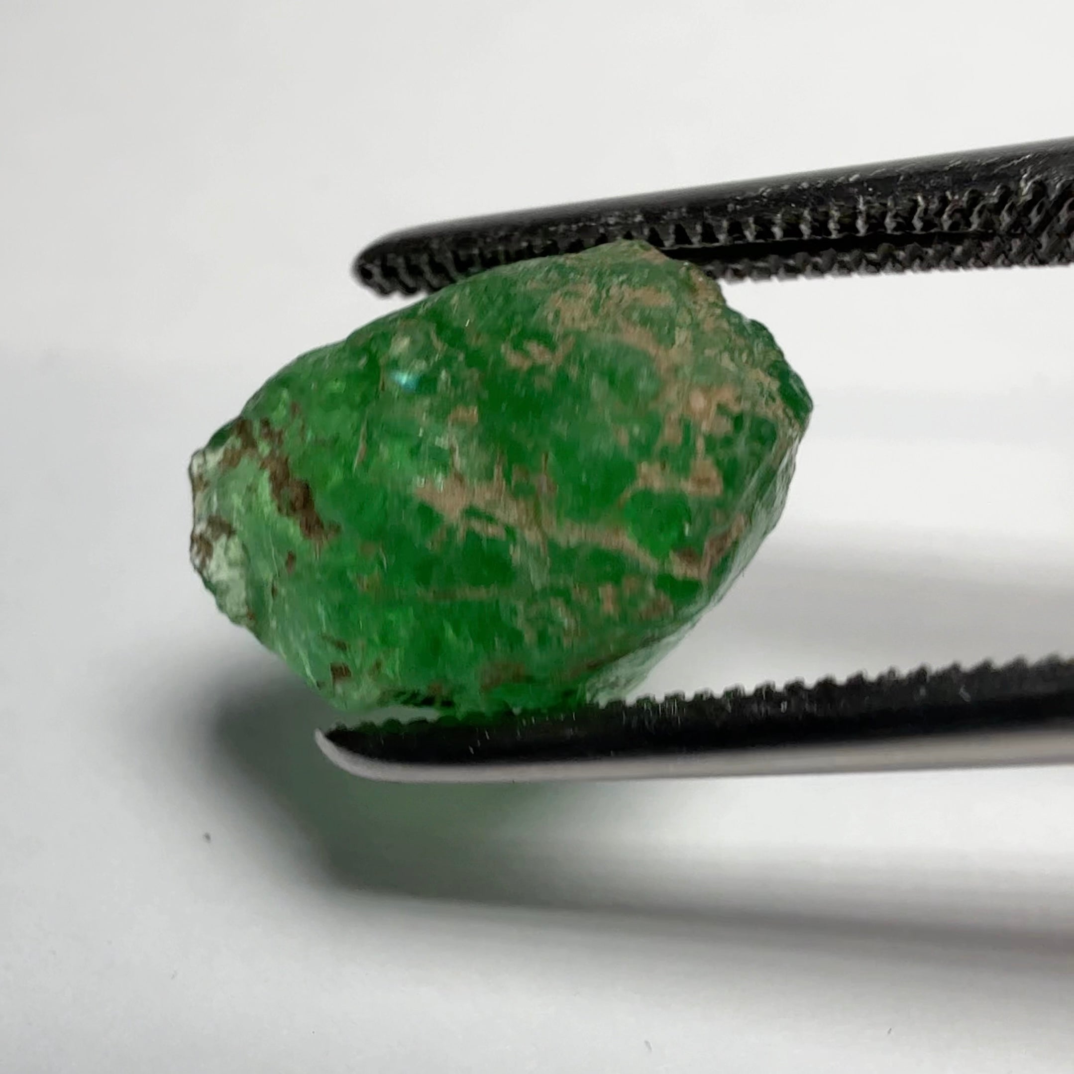 Tsavorite Garnet, Tanzania, 6.86ct, Untreated Unheated, cab grade rough