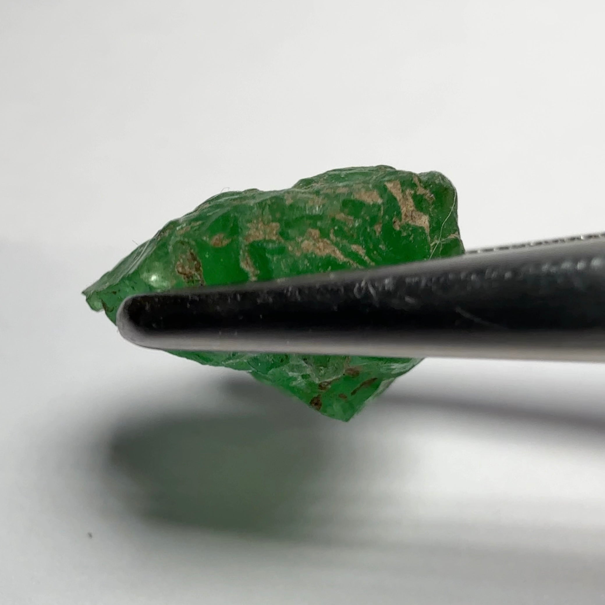 Tsavorite Garnet, Tanzania, 6.86ct, Untreated Unheated, cab grade rough