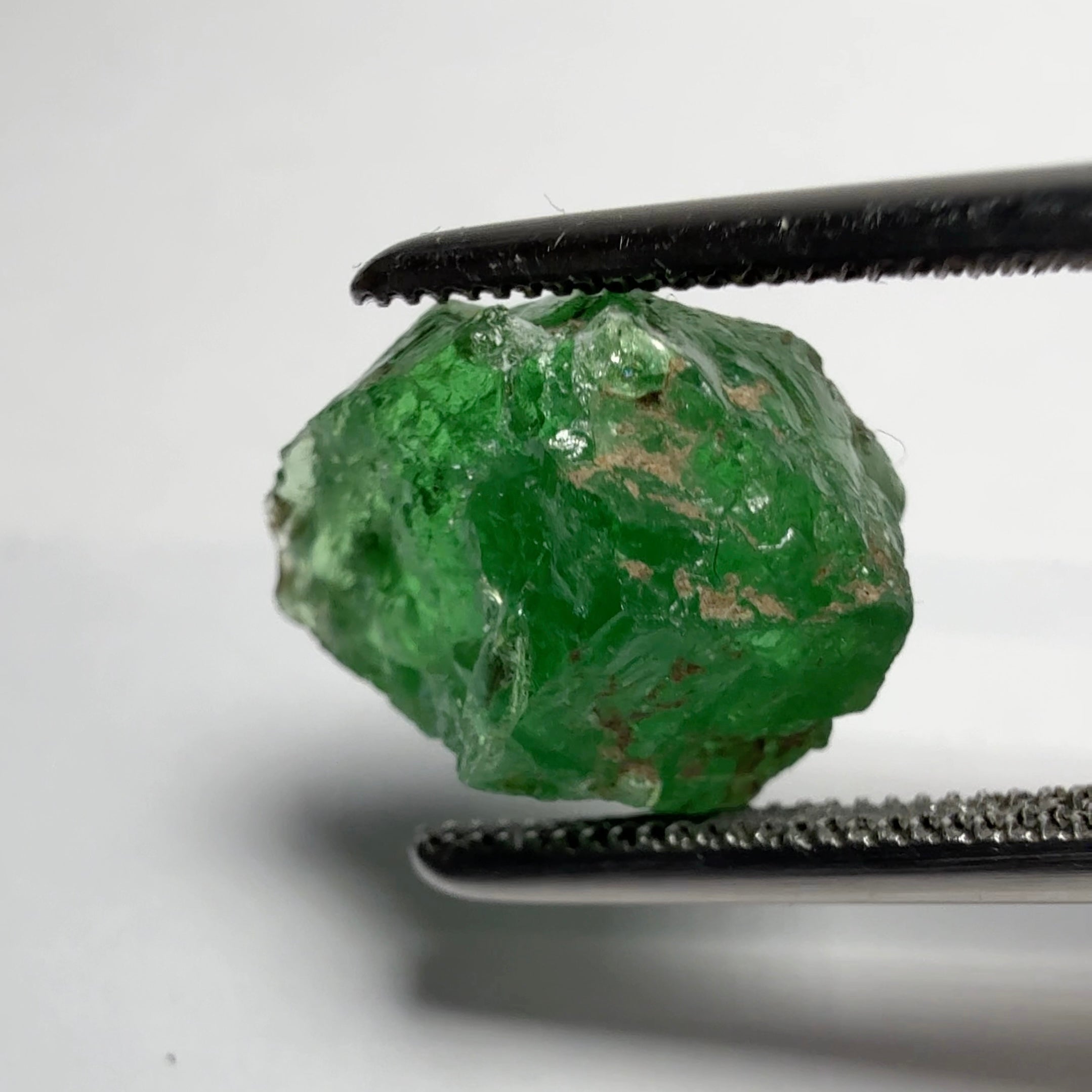 Tsavorite Garnet, Tanzania, 6.86ct, Untreated Unheated, cab grade rough