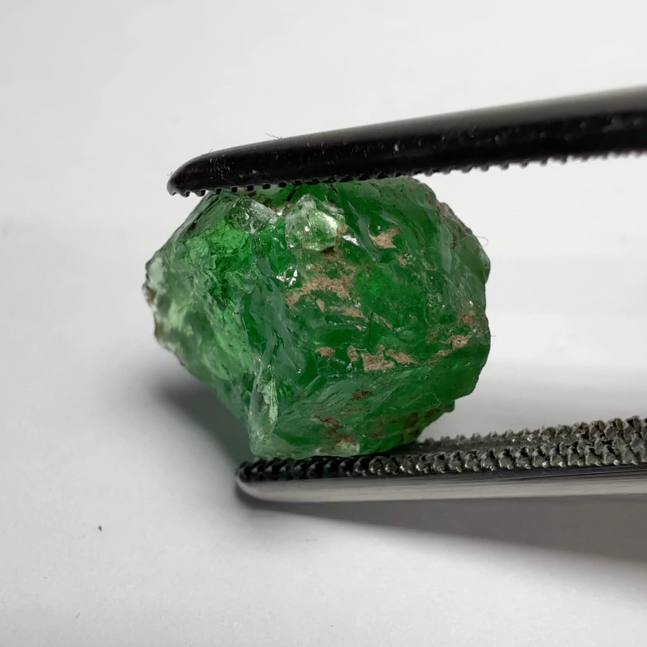 Tsavorite Garnet, Tanzania, 6.86ct, Untreated Unheated, cab grade rough