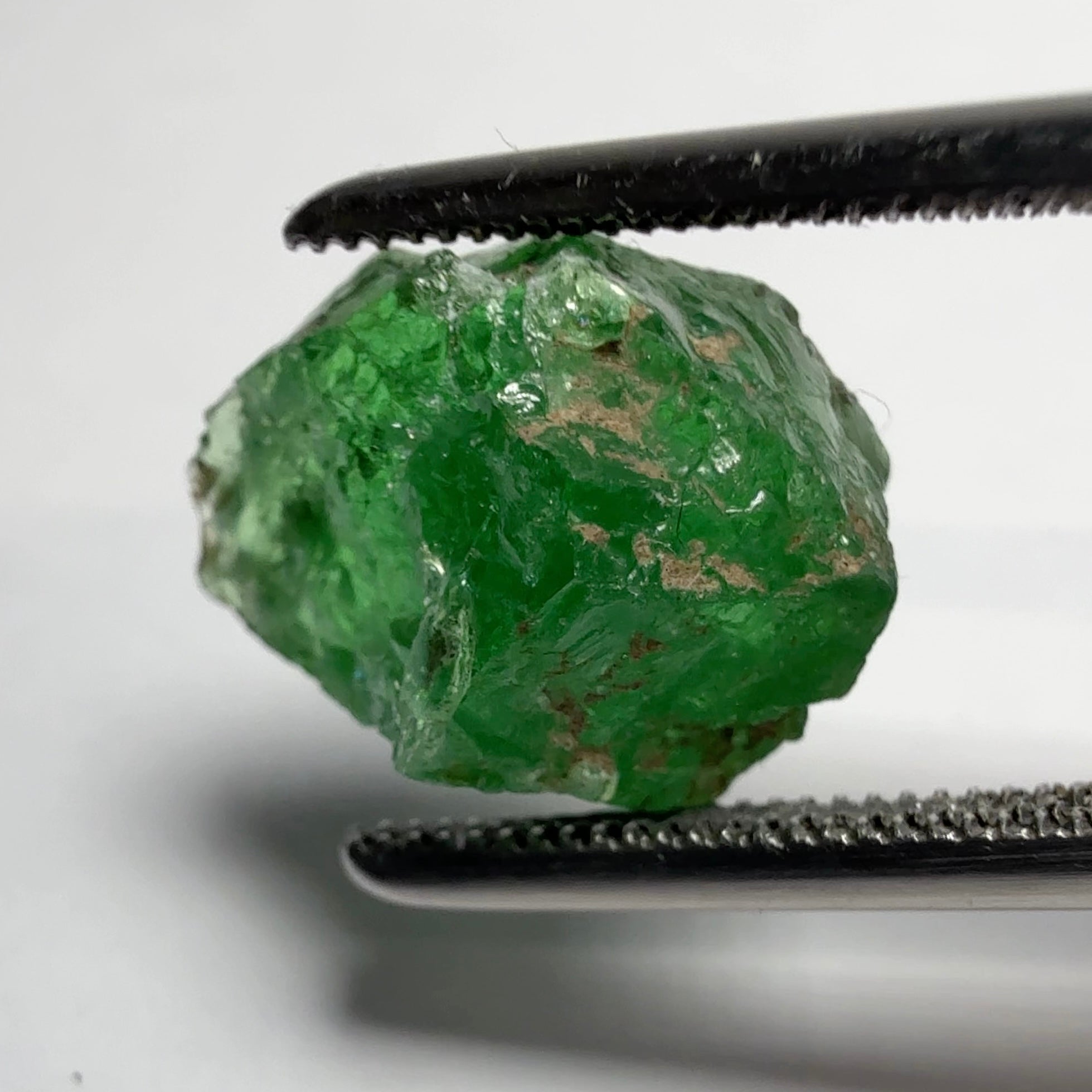 Tsavorite Garnet, Tanzania, 6.86ct, Untreated Unheated, cab grade rough