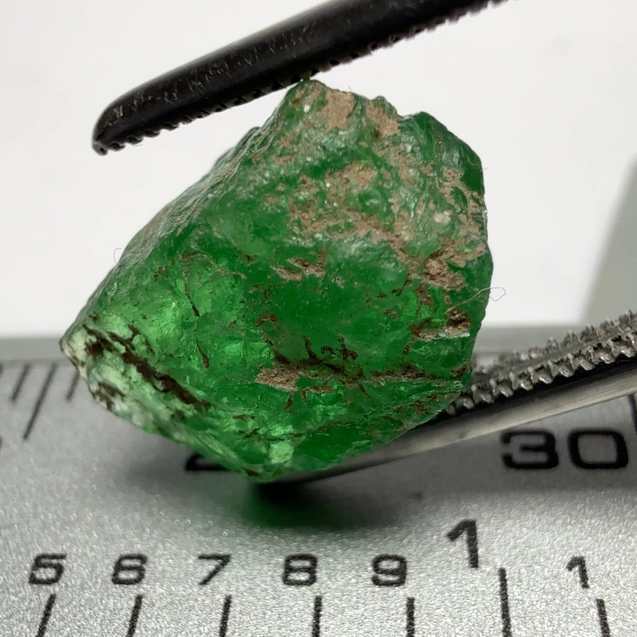 Tsavorite Garnet, Tanzania, 6.86ct, Untreated Unheated, cab grade rough