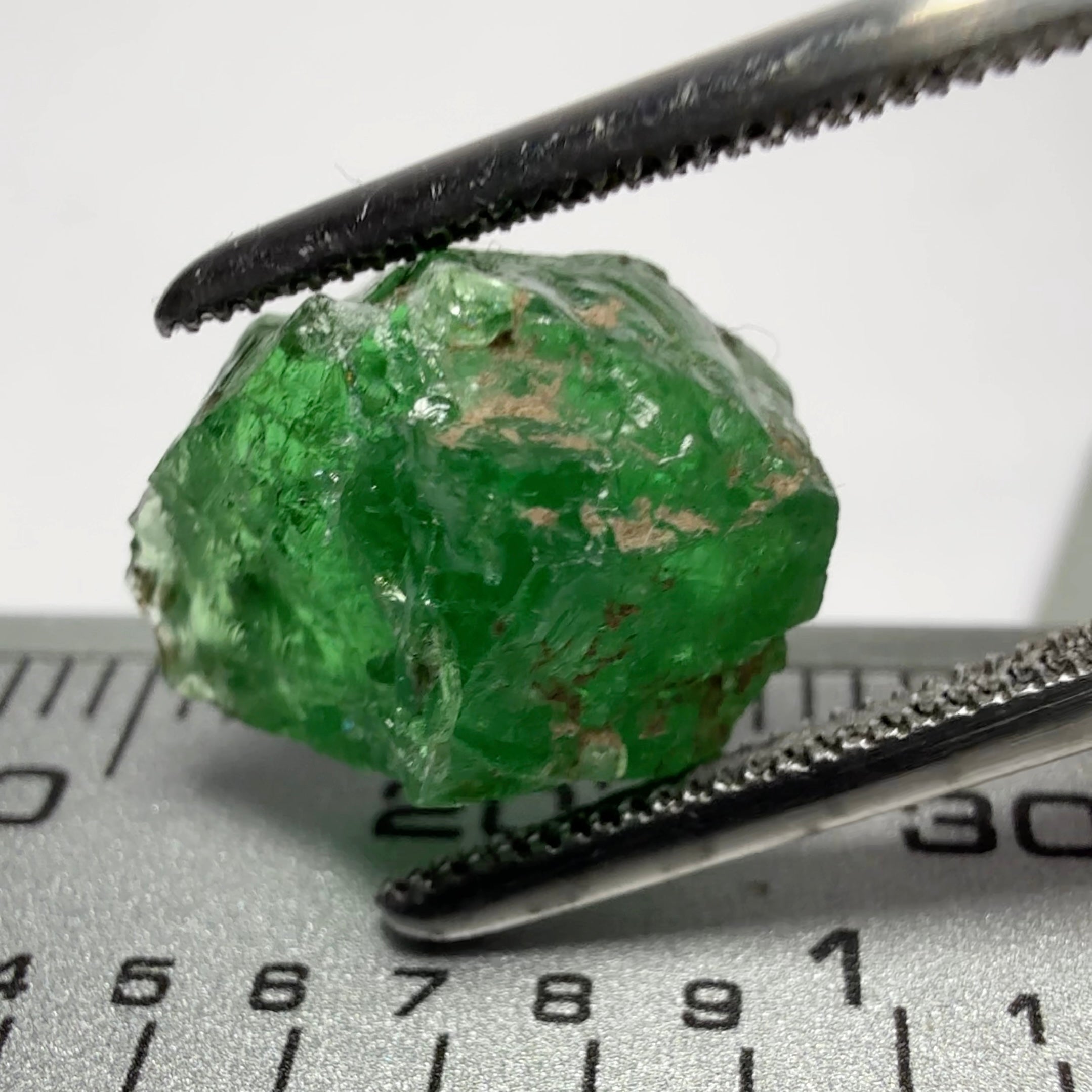 Tsavorite Garnet, Tanzania, 6.86ct, Untreated Unheated, cab grade rough