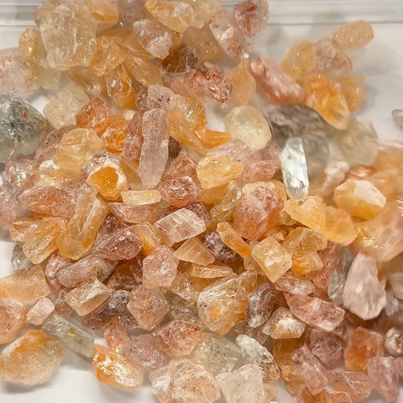 Confetti Sunstone Lot, Tanzania, Untreated Unheated, faceting grade / cabbing / specimen, 284.75gm Lot