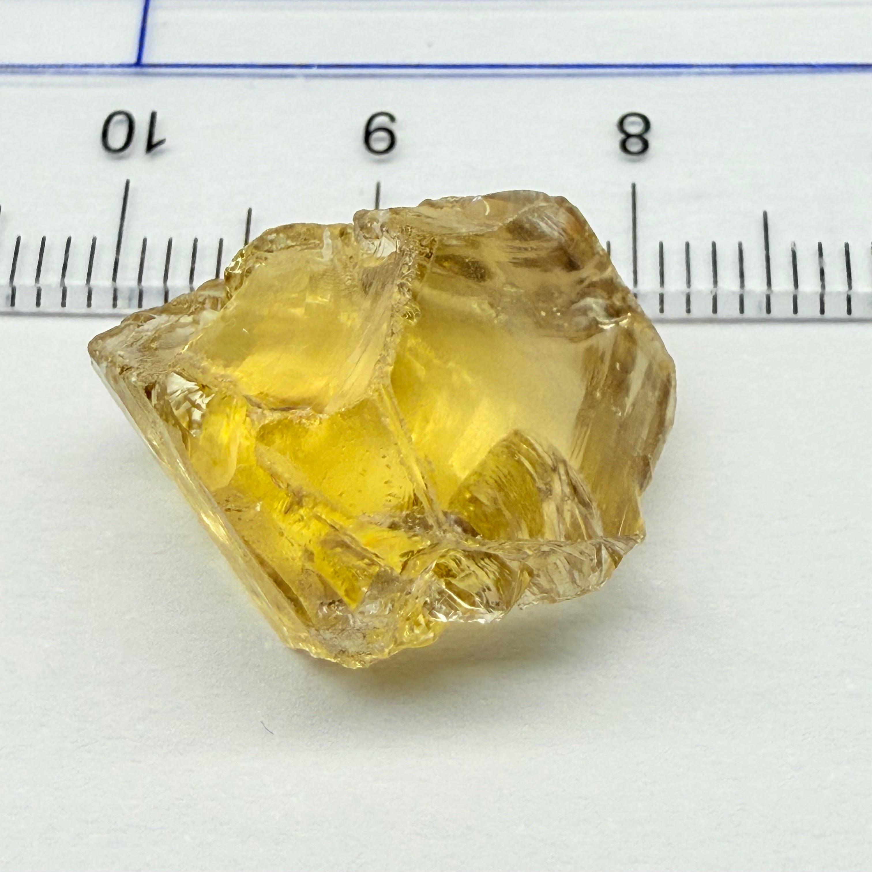 Citrine, 18.28ct, Zambia, Untreated Unheated, crack on the outside, you will have to grind off 1/4 of the stone to take it off before faceting, rest VVS-IF